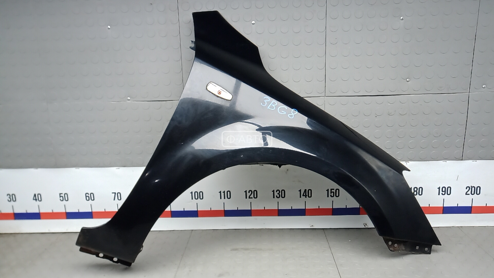 Крыло переднее правое