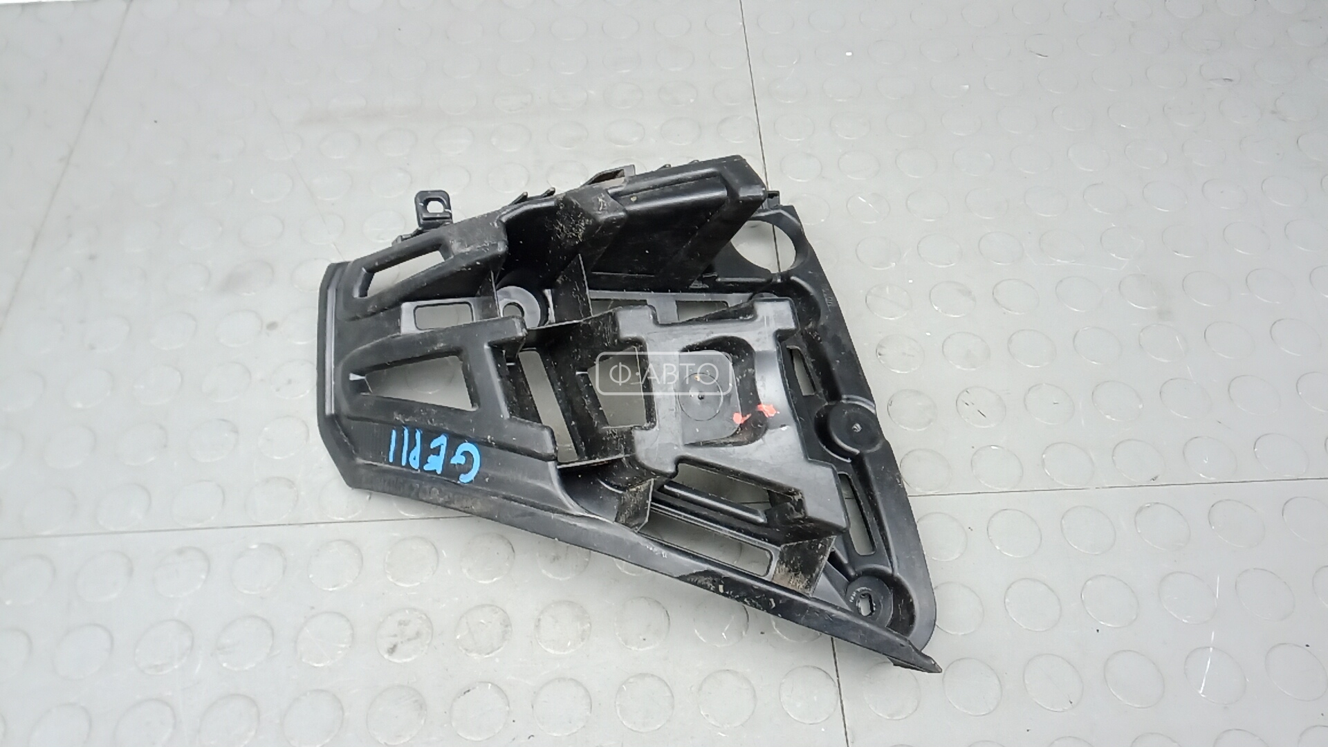 Крепление бампера заднее