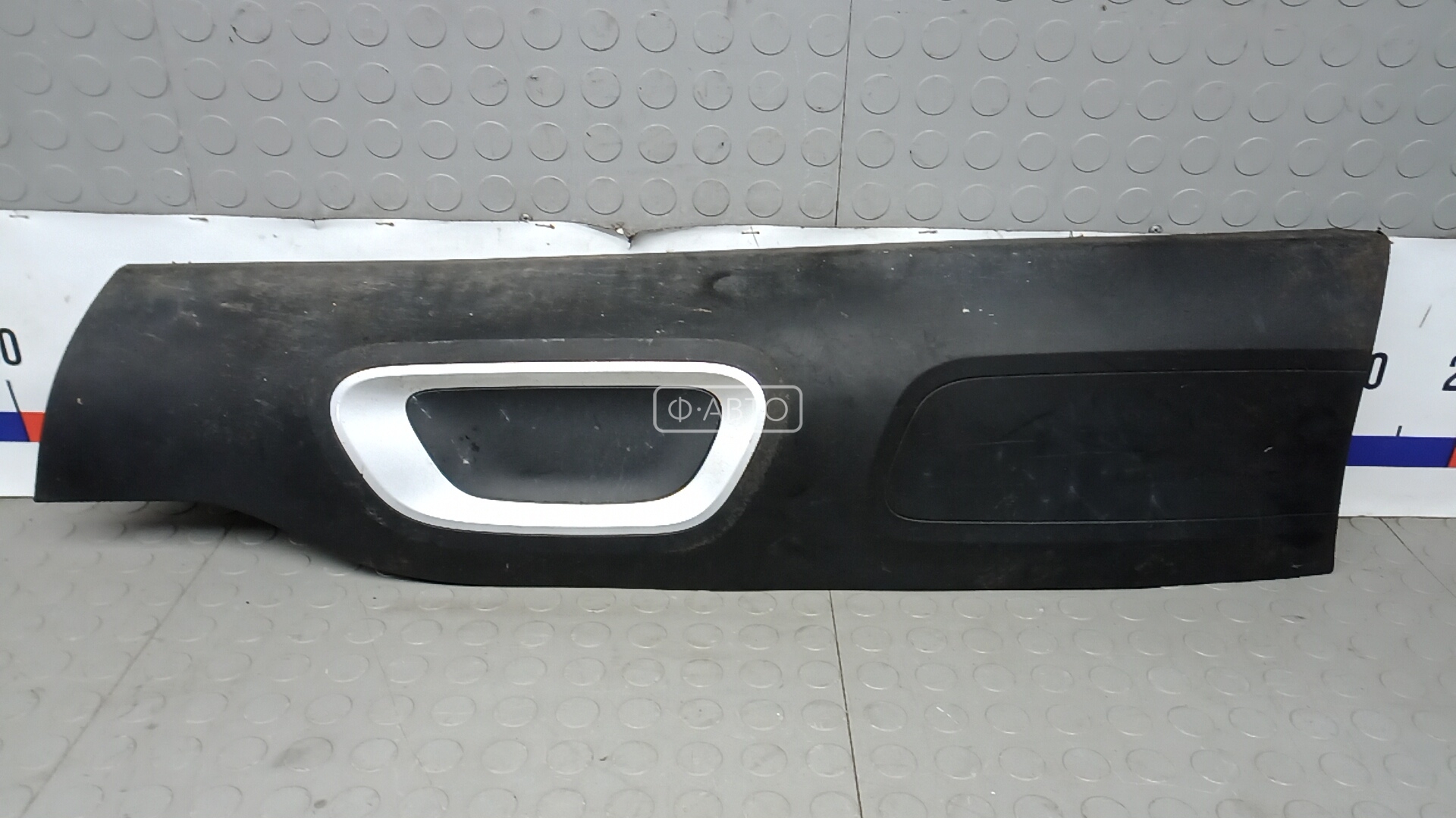 Молдинг двери передней правой