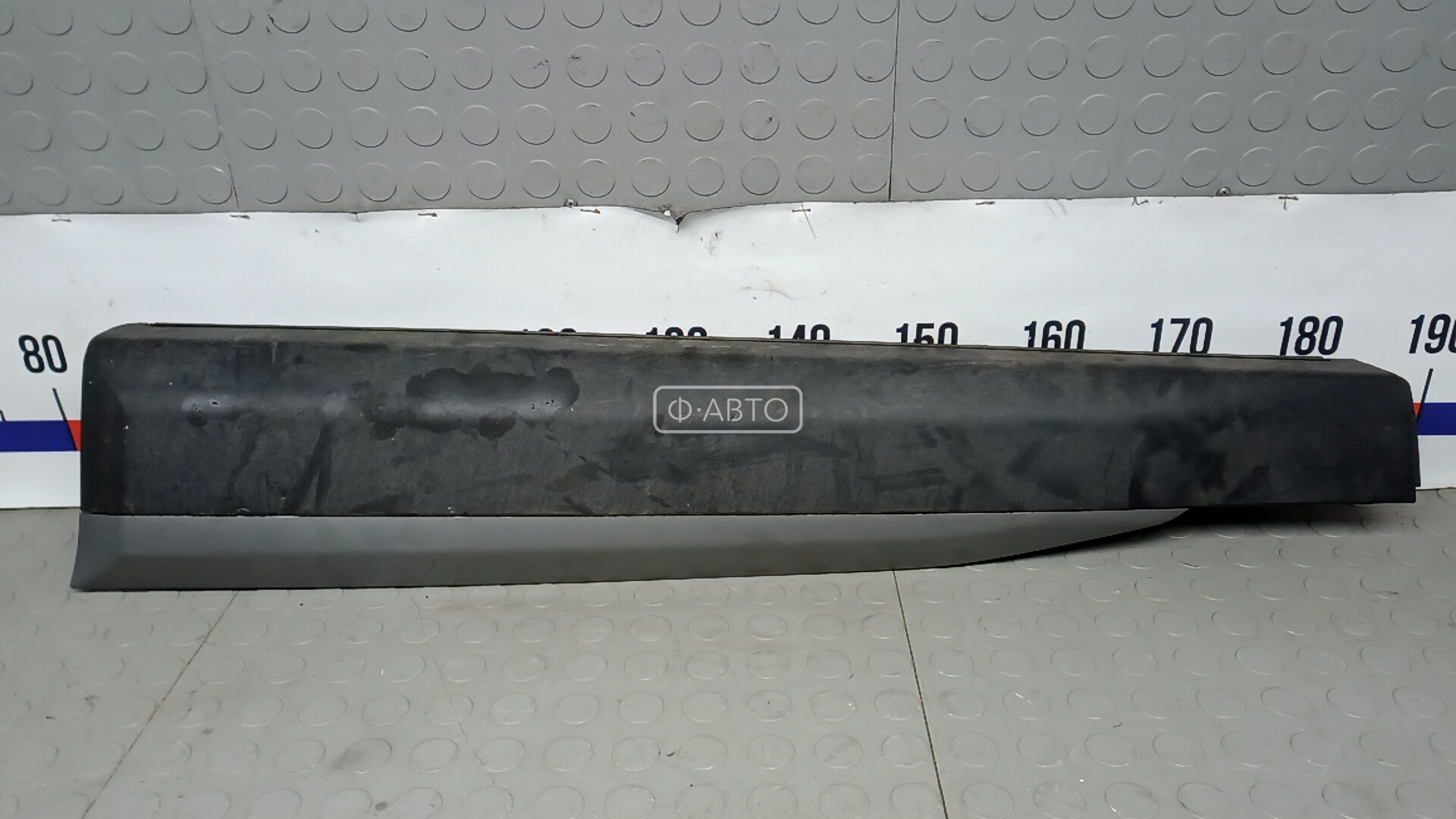 Молдинг двери передней левой