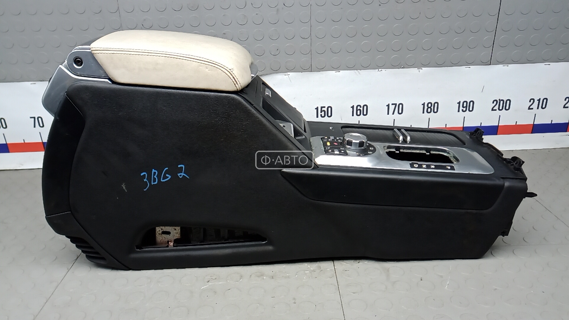 Подлокотник центральный