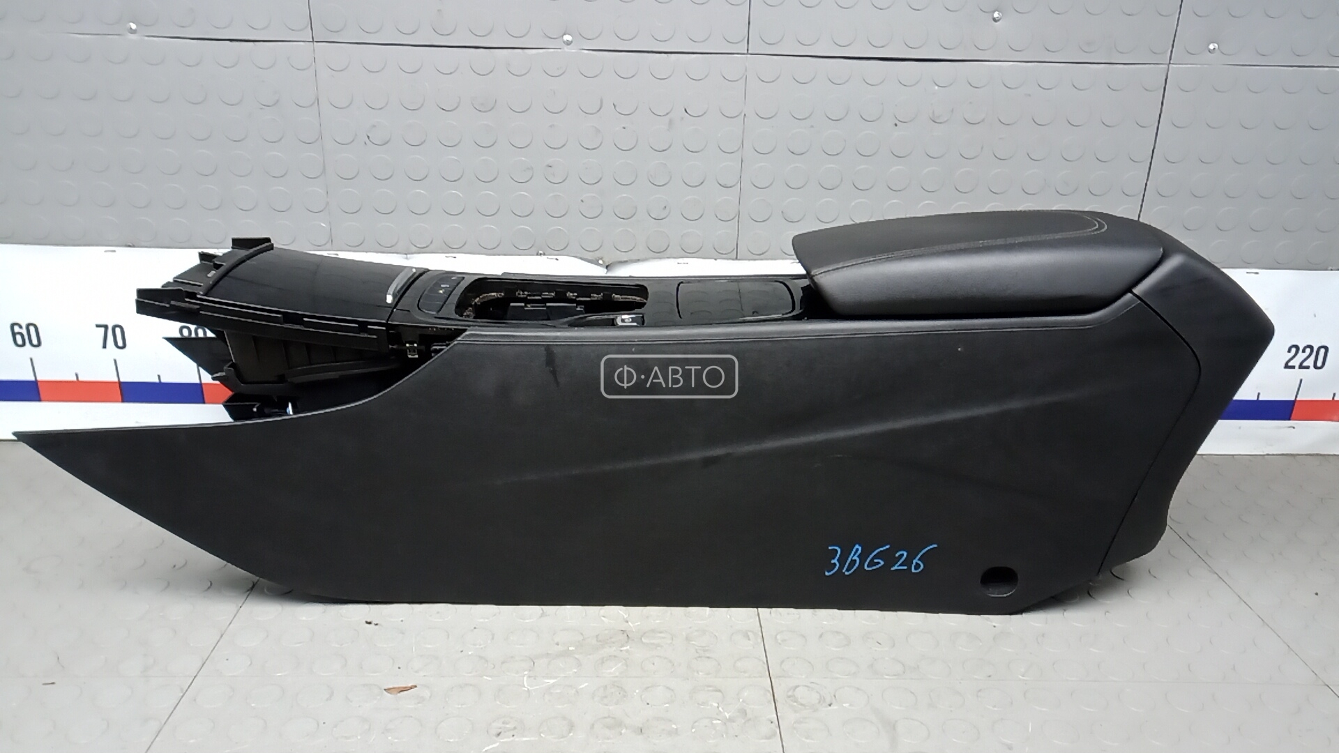 Подлокотник центральный