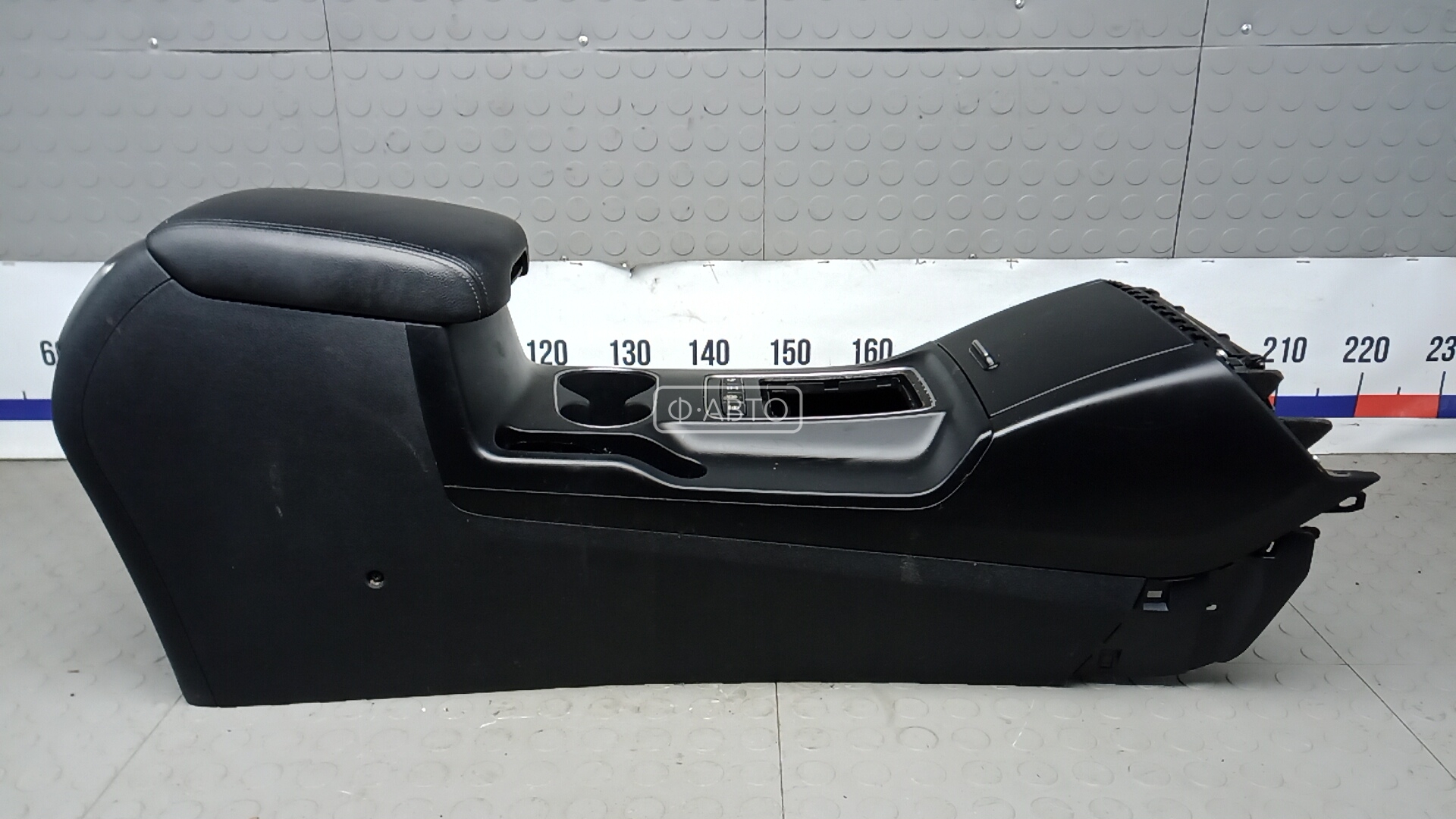 Подлокотник центральный