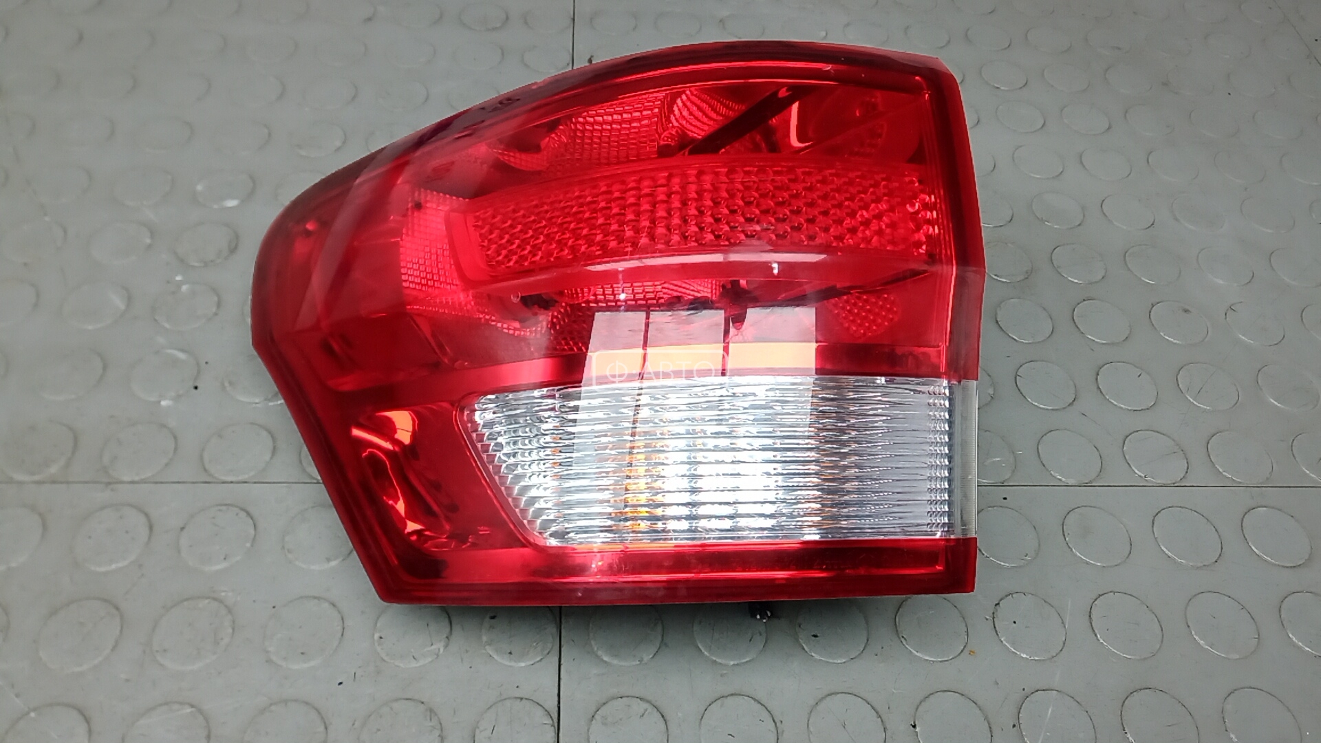 Фонарь задний левый JEEP GRAND CHEROKEE WK2