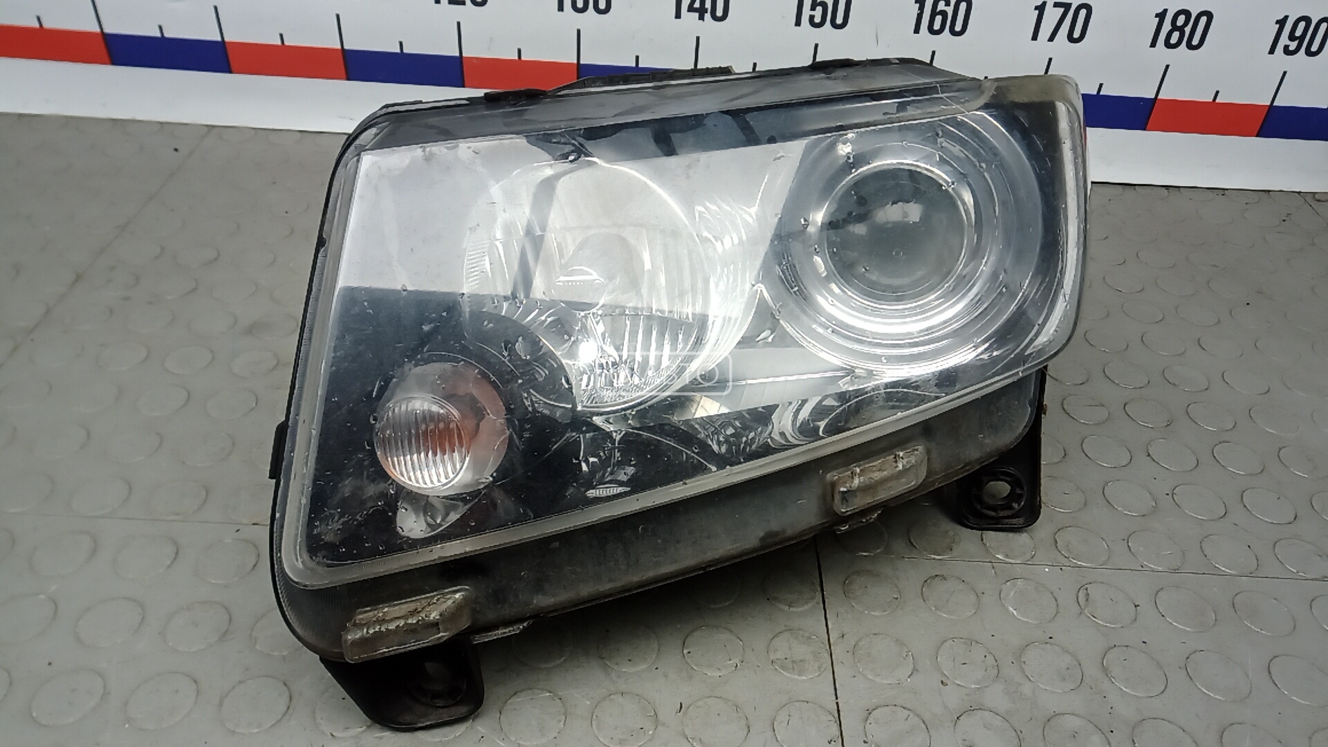 Фара левая