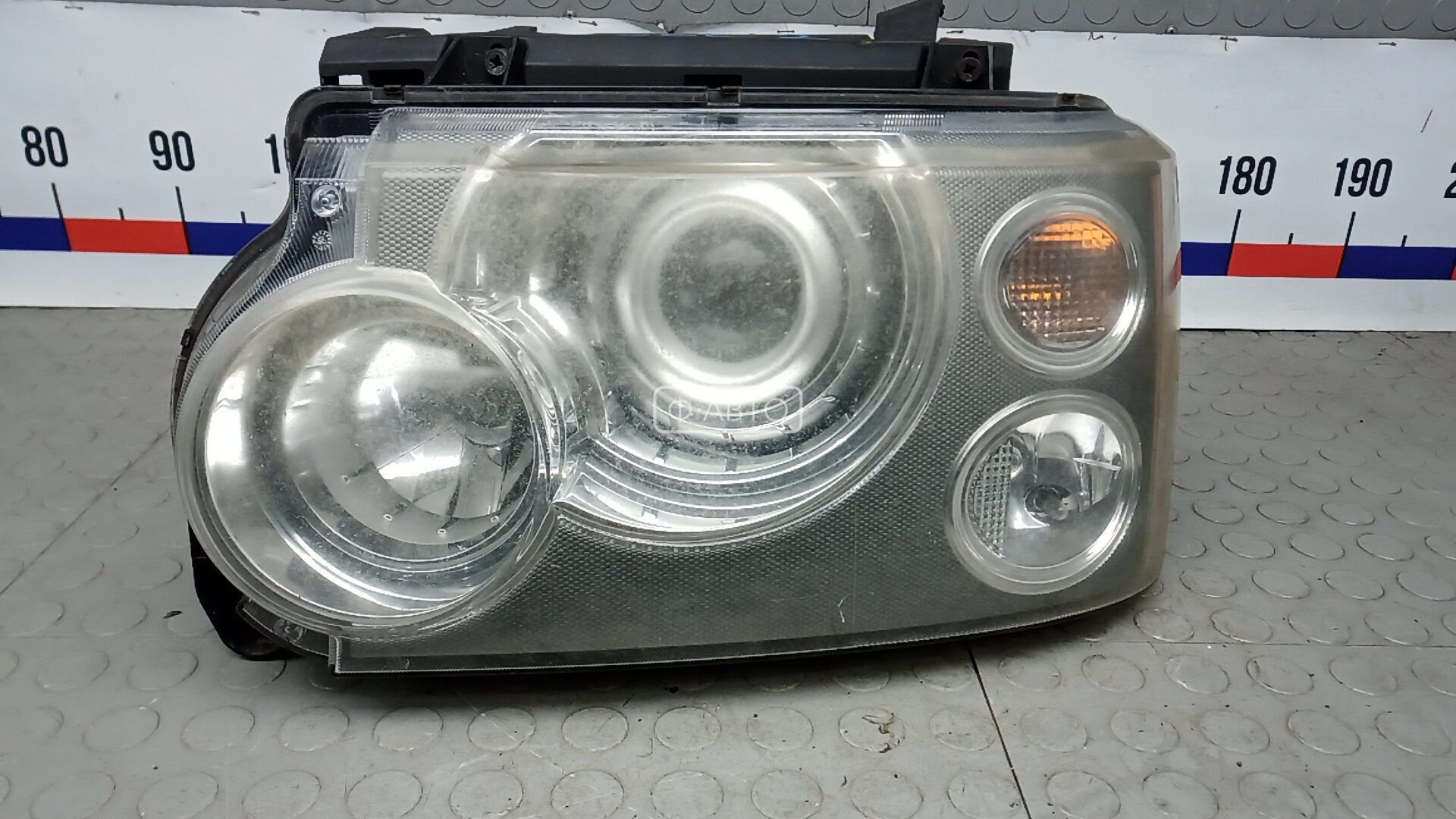 Фара левая