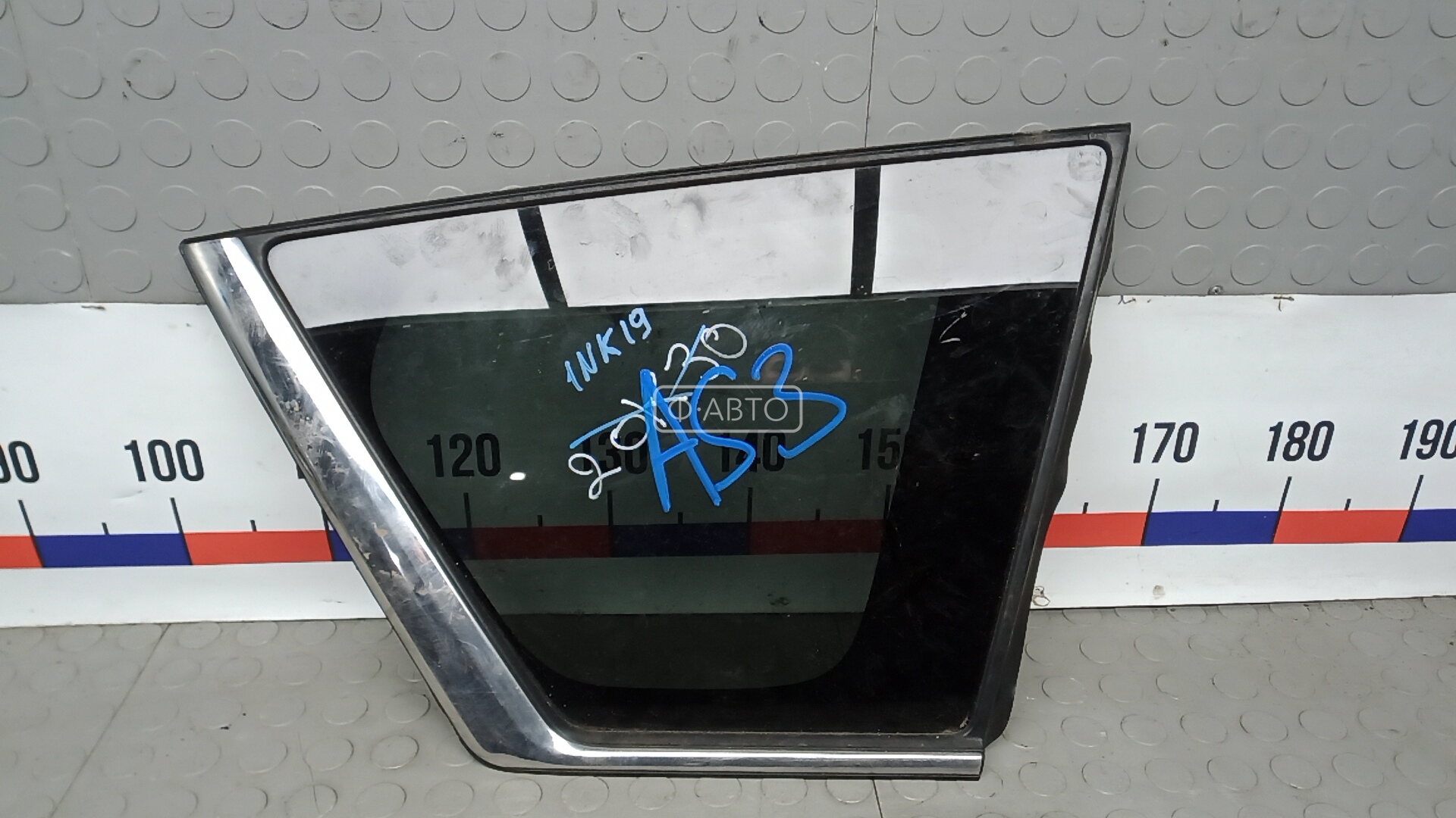 Стекло кузова боковое заднее правое
