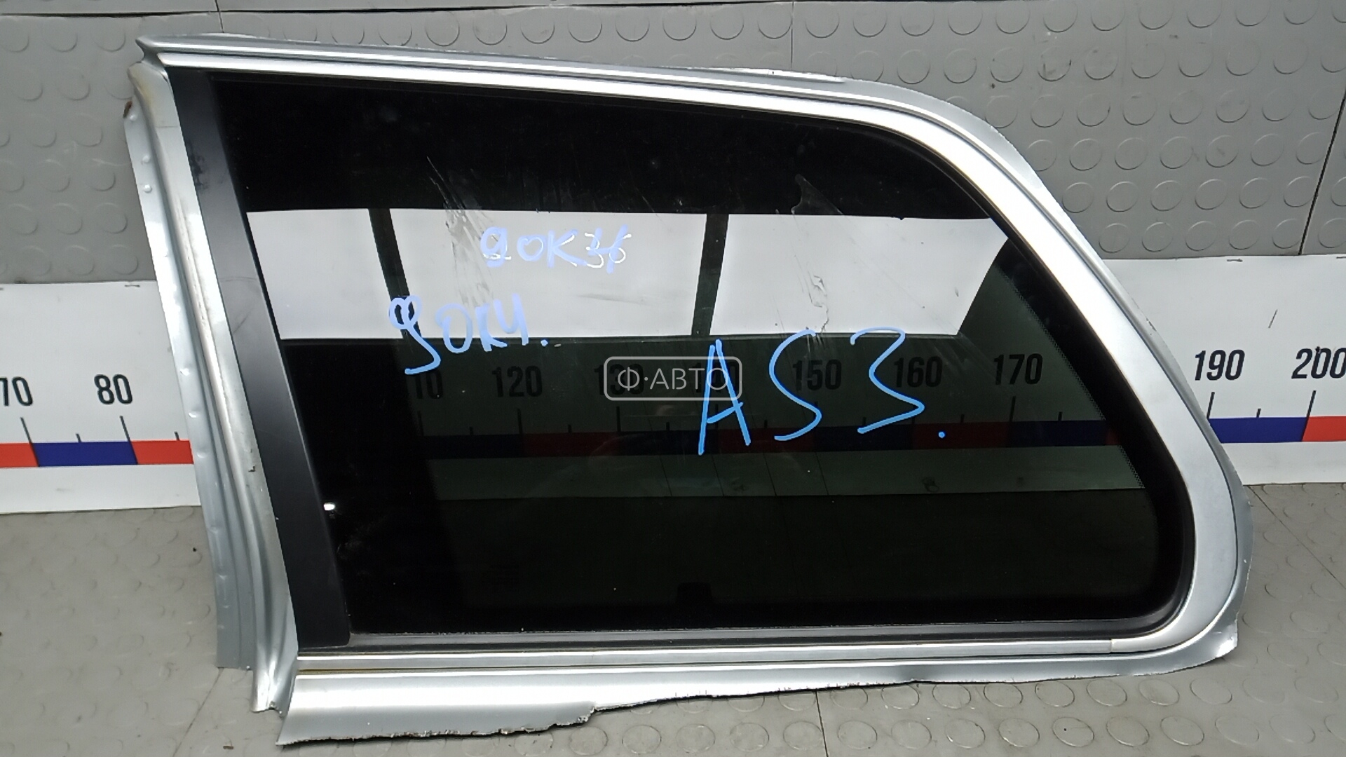 Стекло кузова боковое заднее левое