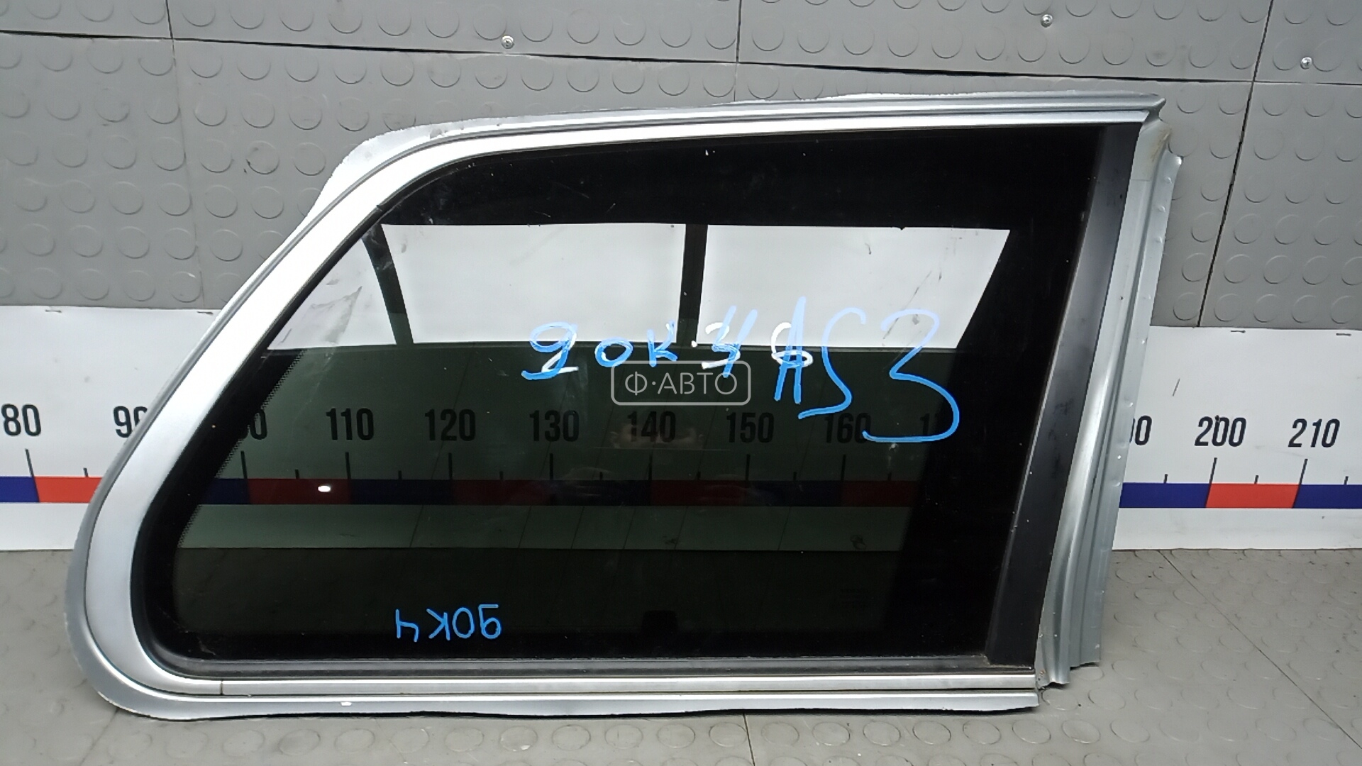 Стекло кузова боковое заднее правое