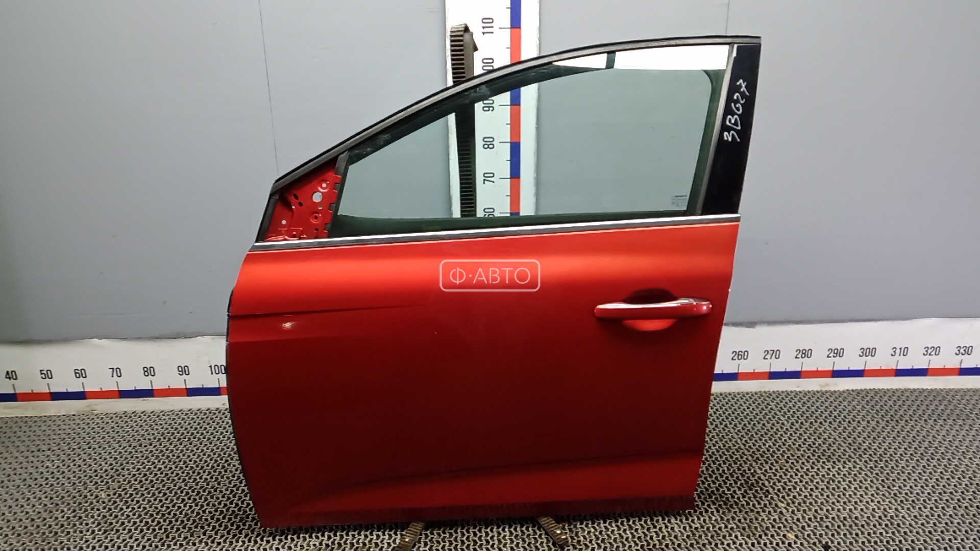 Дверь передняя левая