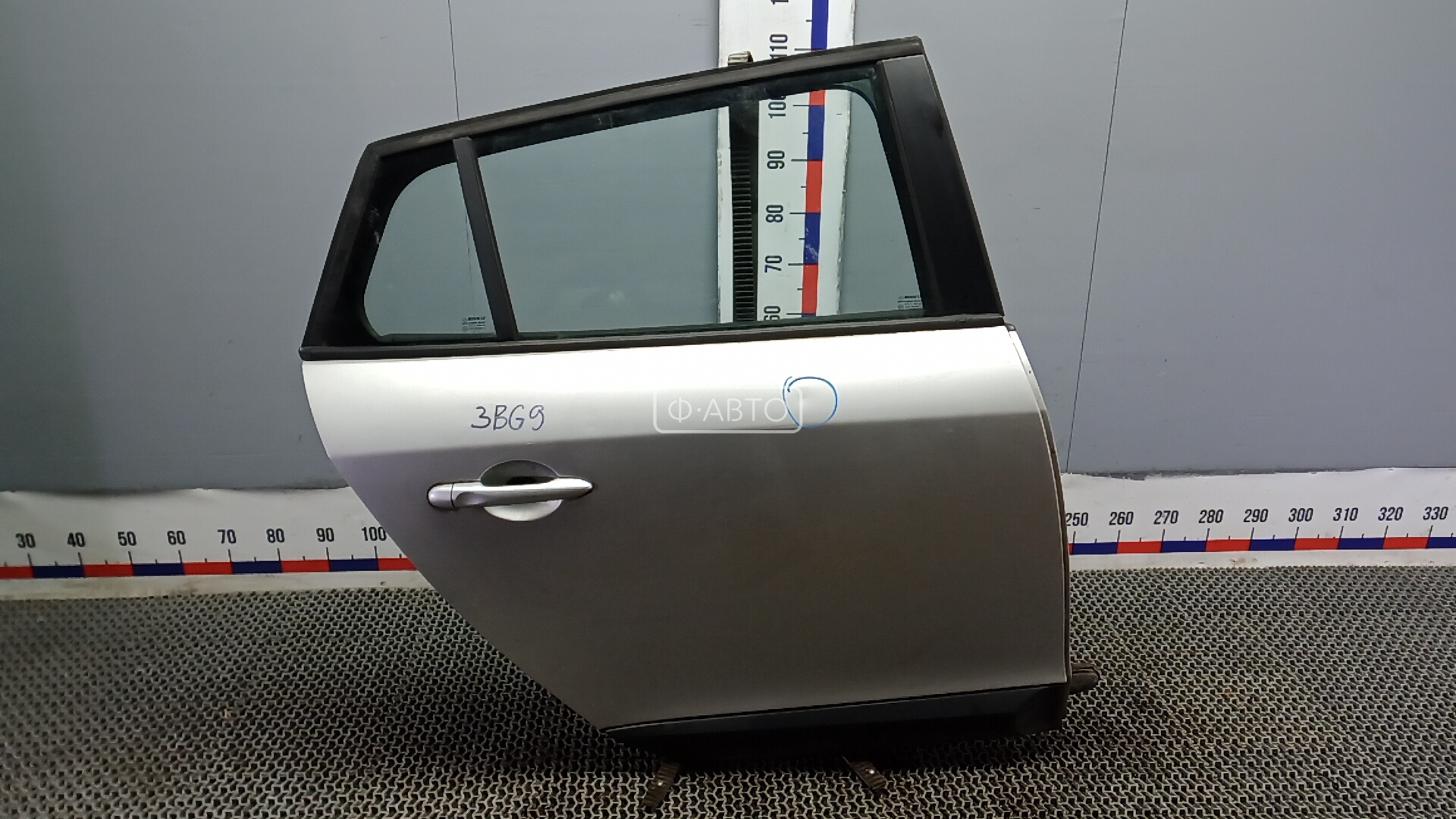 Дверь задняя правая