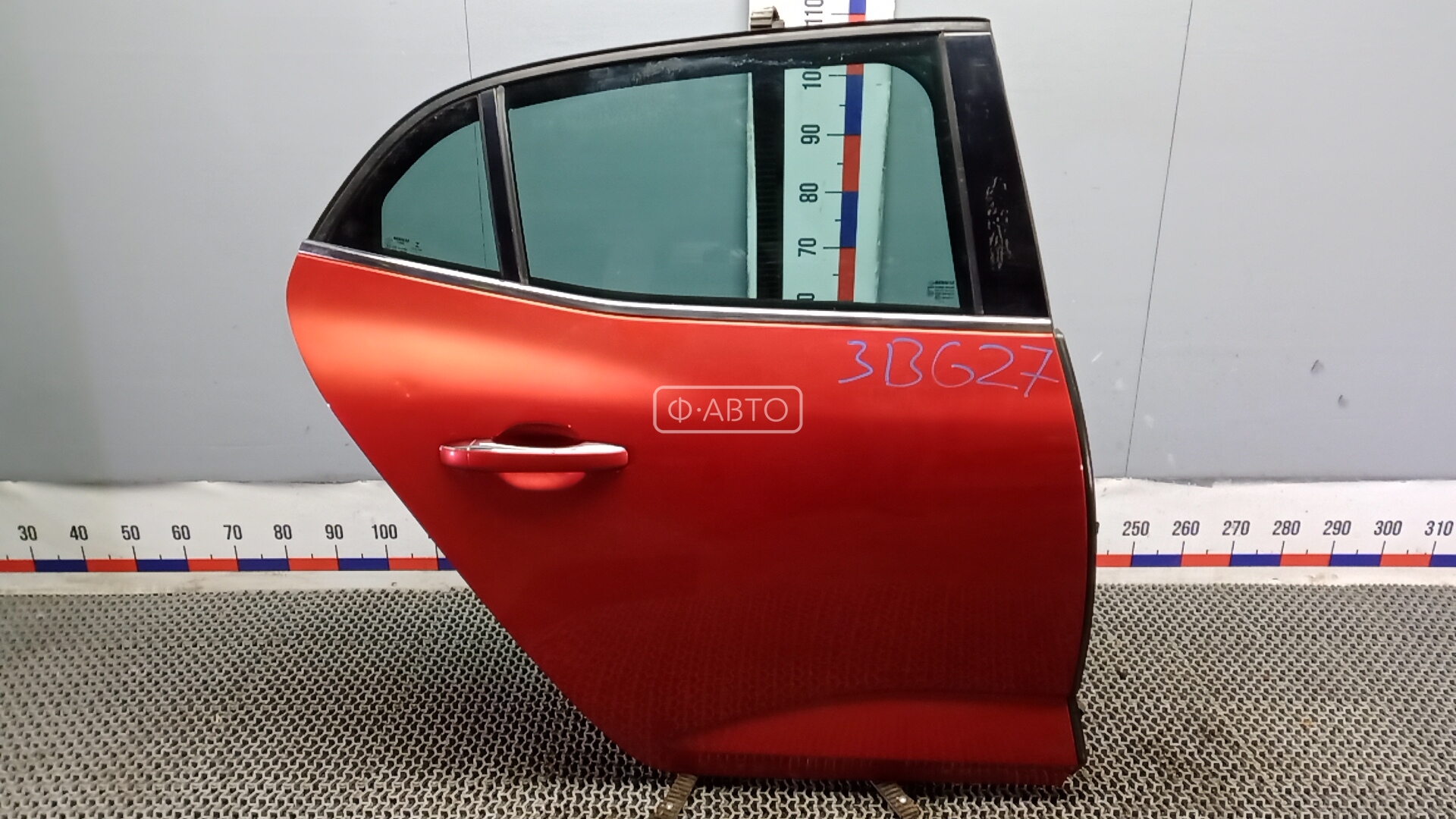 Дверь задняя правая