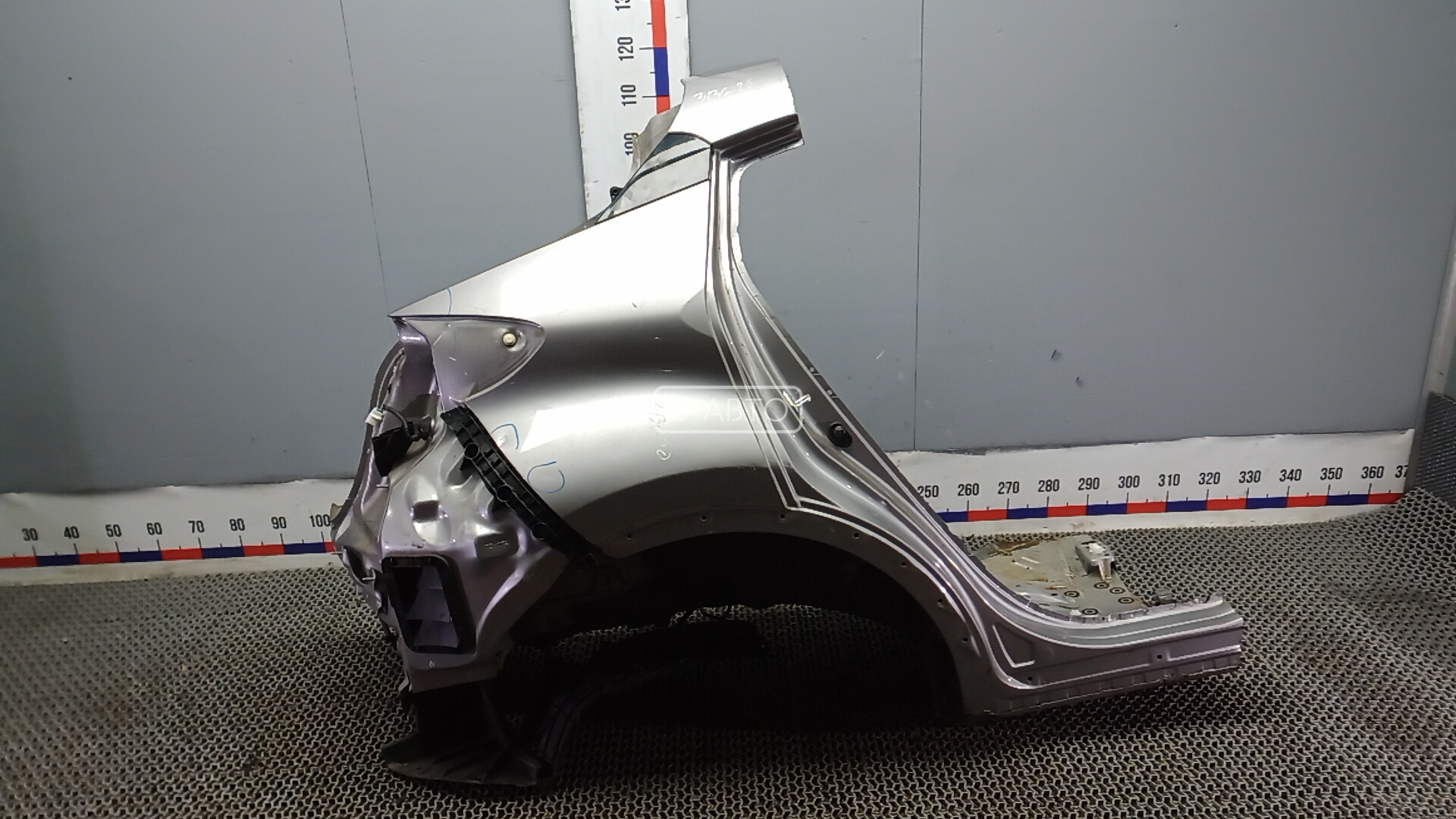 Крыло заднее правое