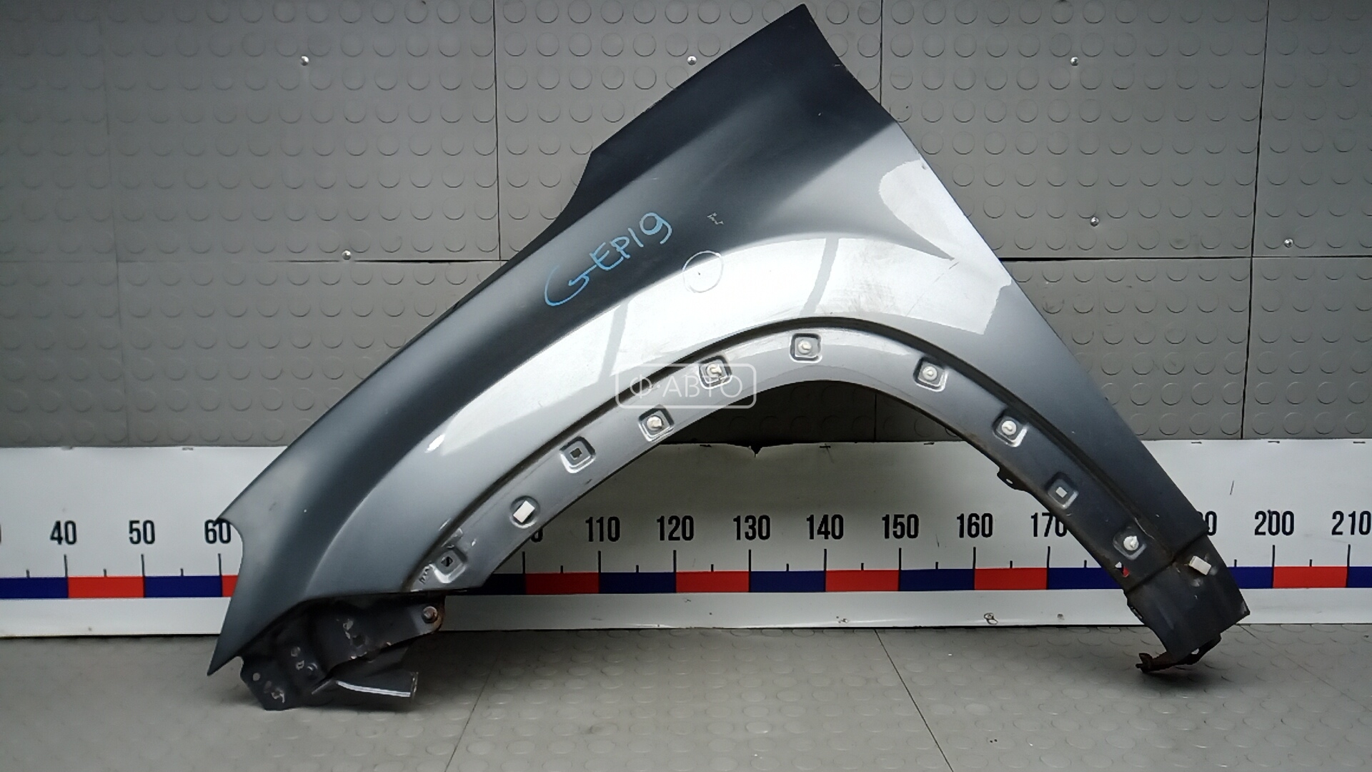 Крыло переднее левое