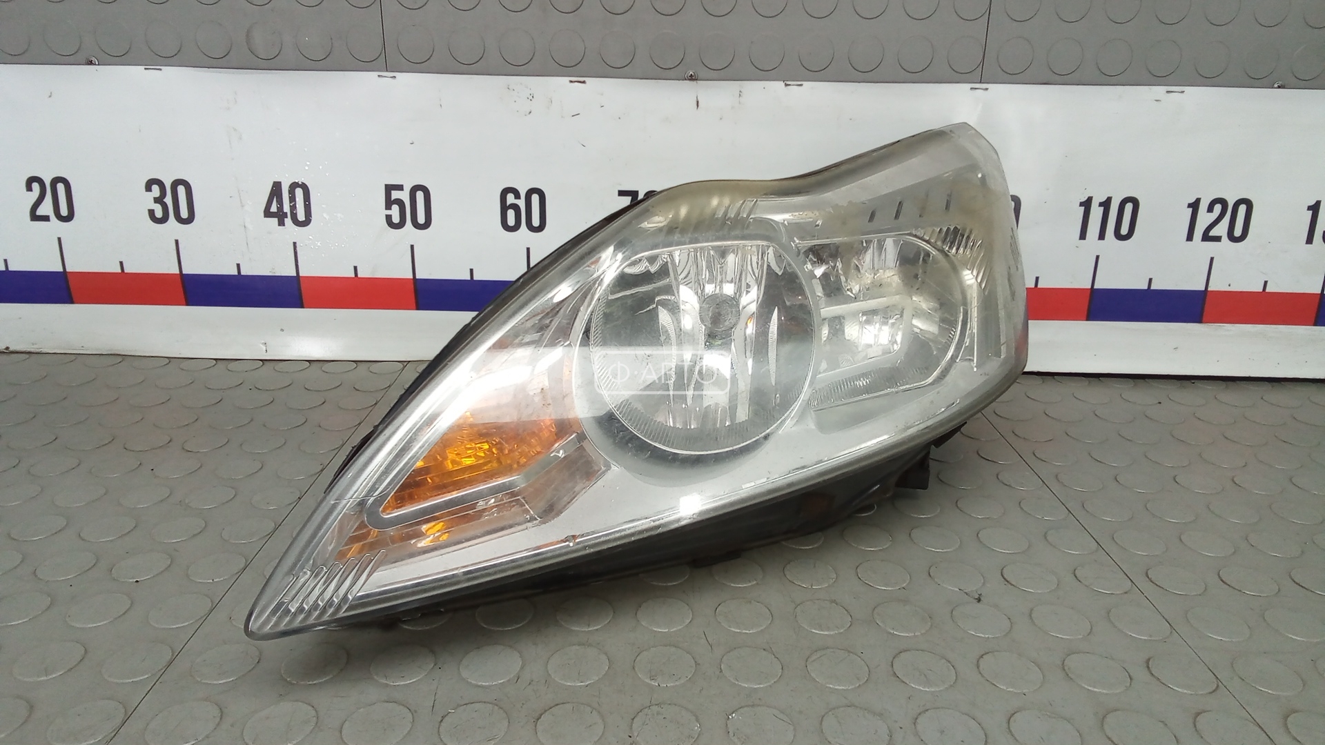 Фара левая