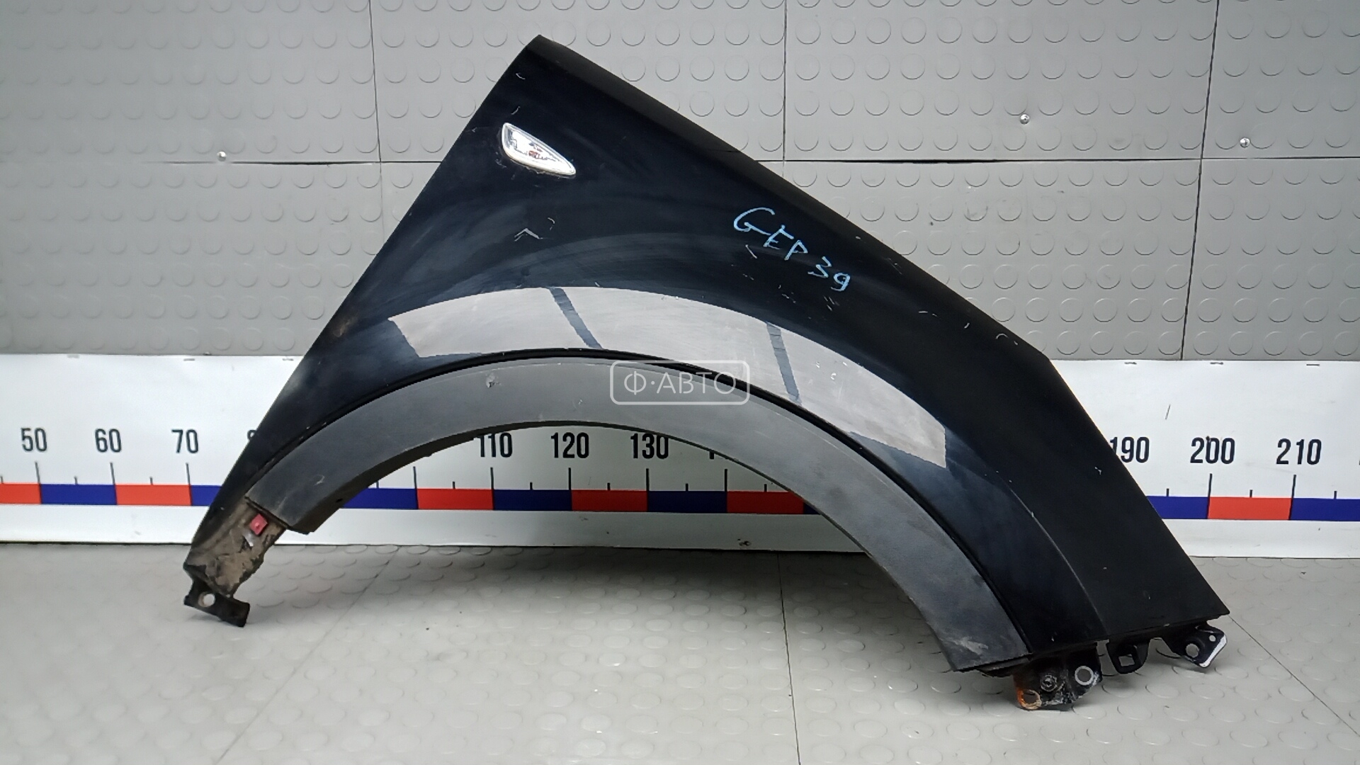 Крыло переднее правое