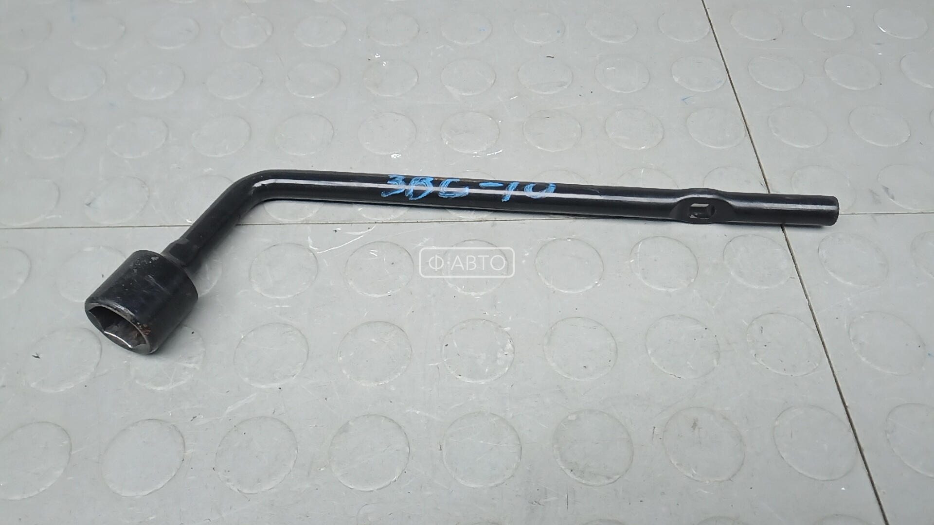 Ключ колесный