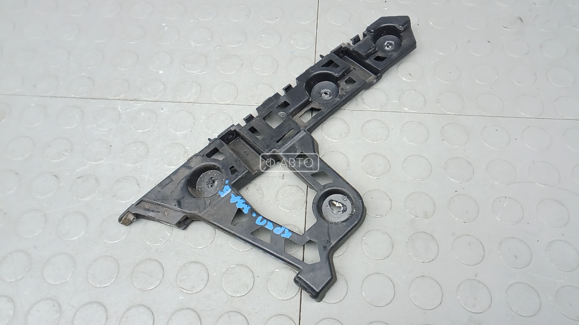 Крепление бампера заднее