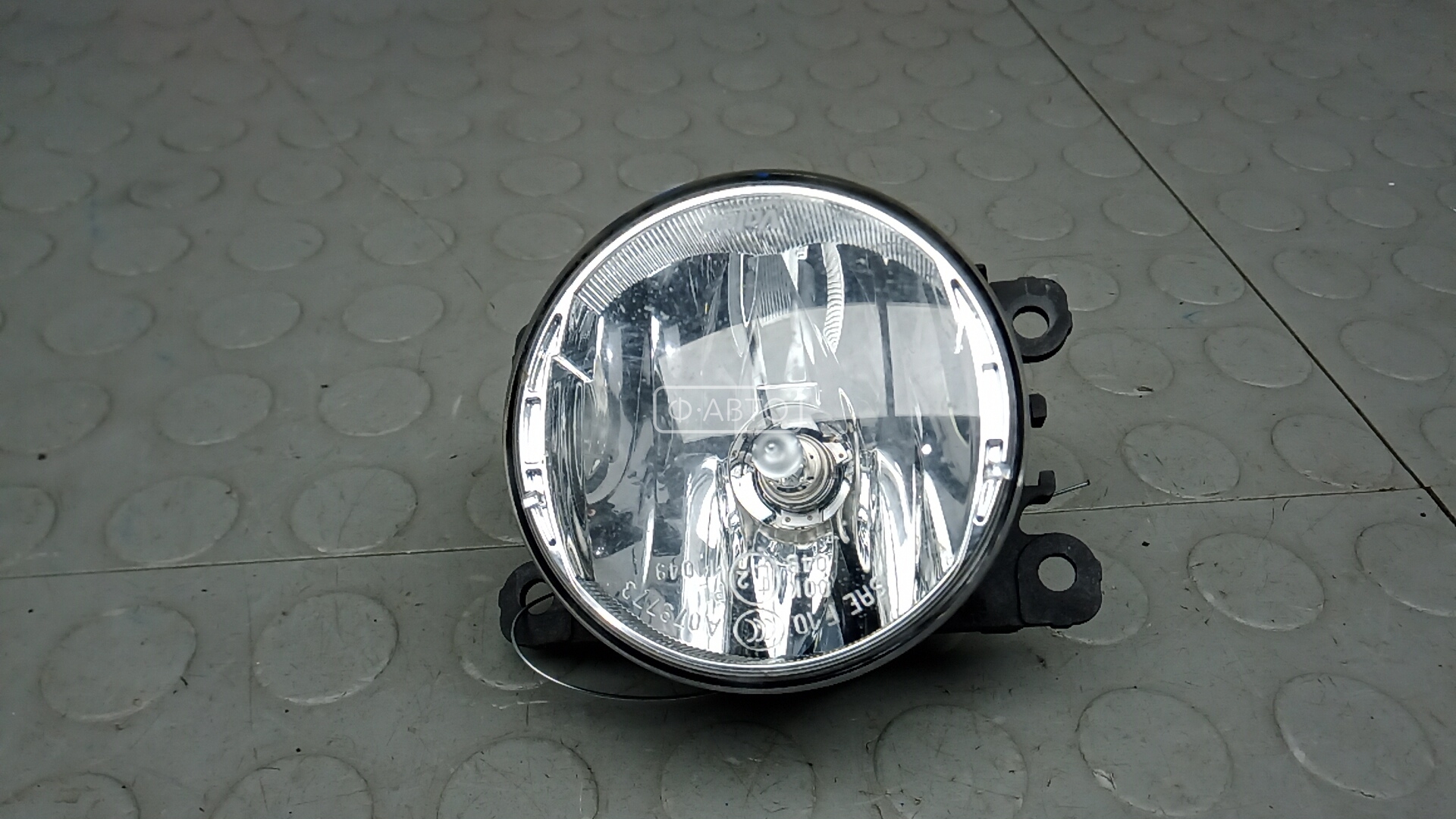 Фара галогенная левая передняя