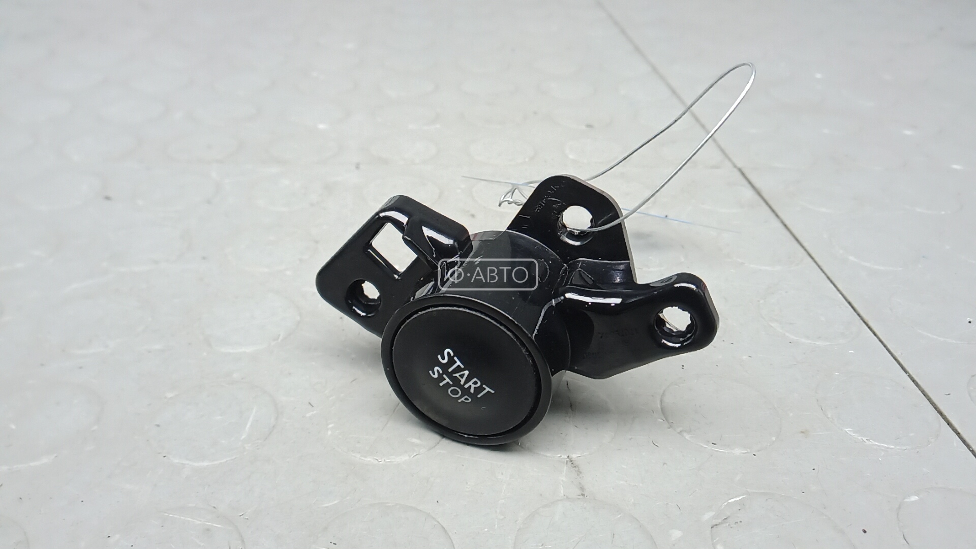 Кнопка запуска двигателя