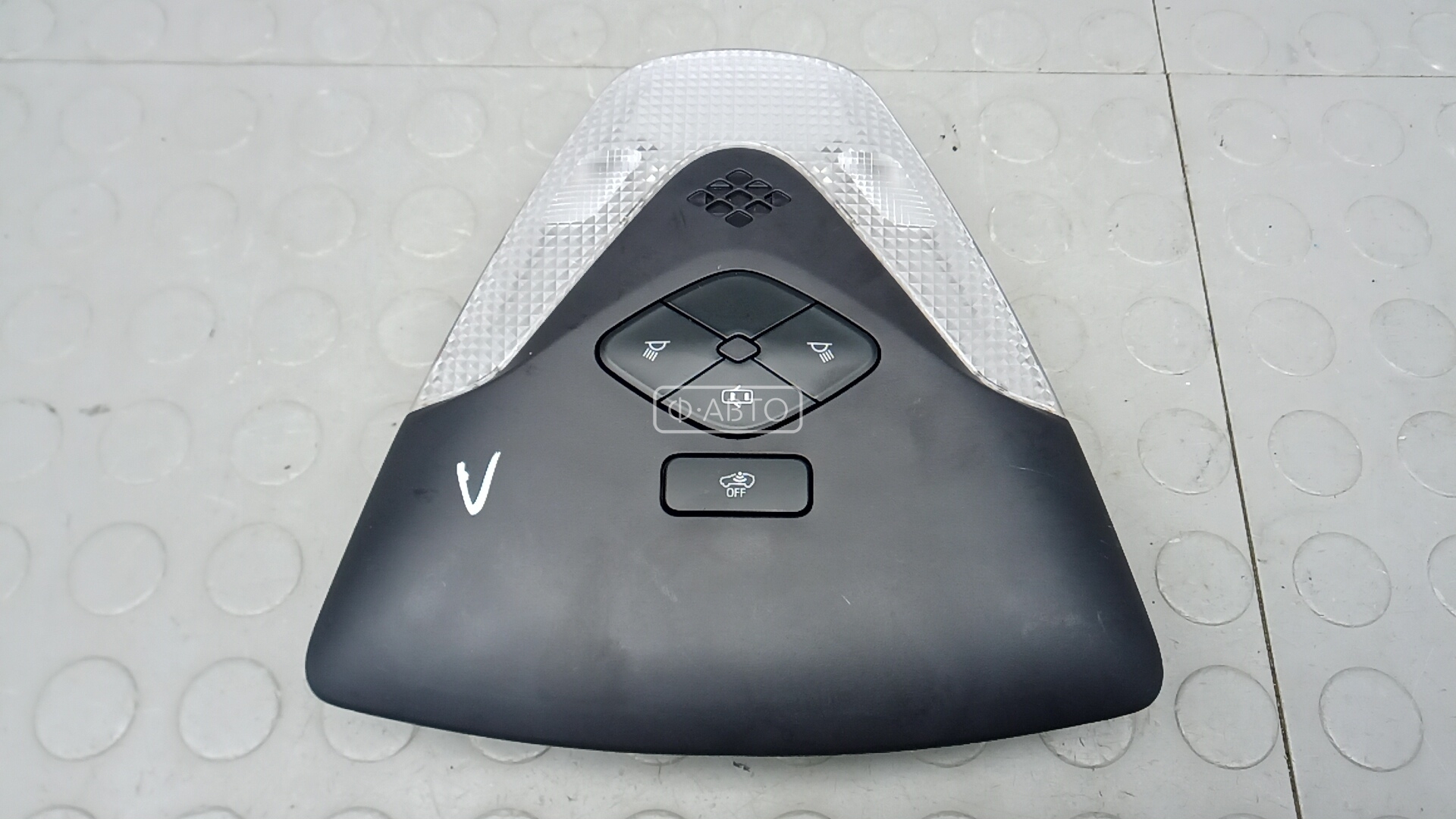 Фонарь освещения салона