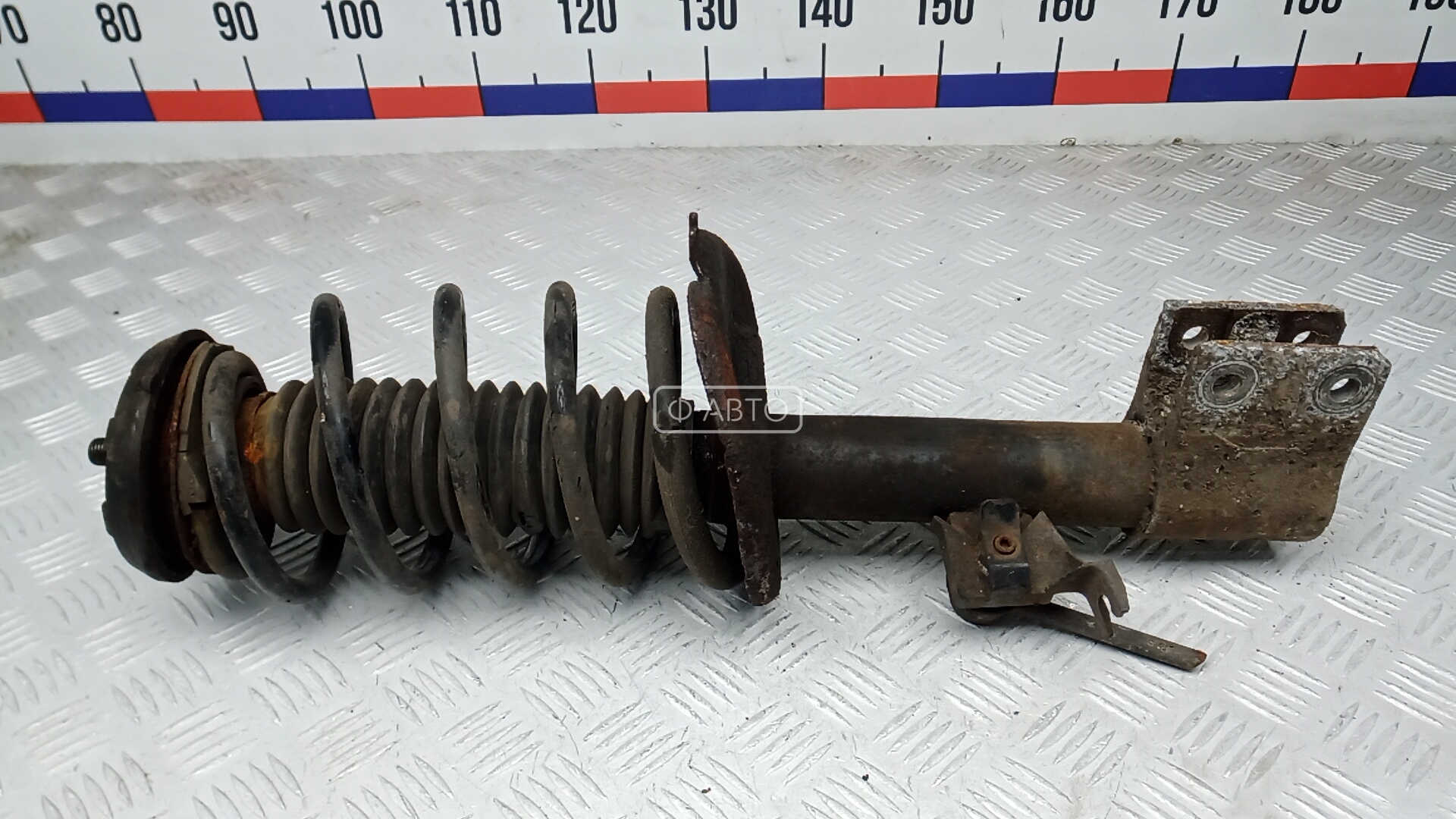 Стойка передняя правая