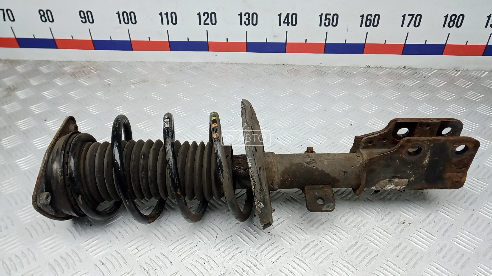 Стойка передняя правая