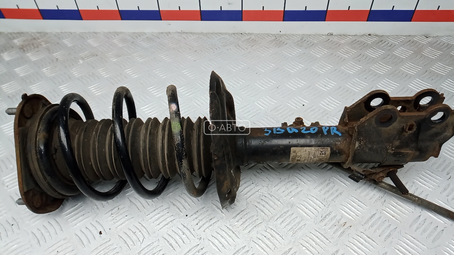 Стойка передняя правая