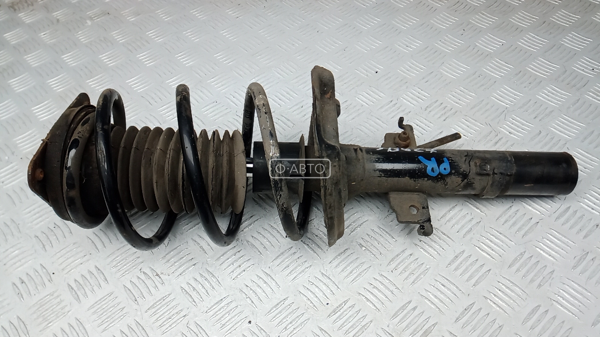 Стойка передняя правая