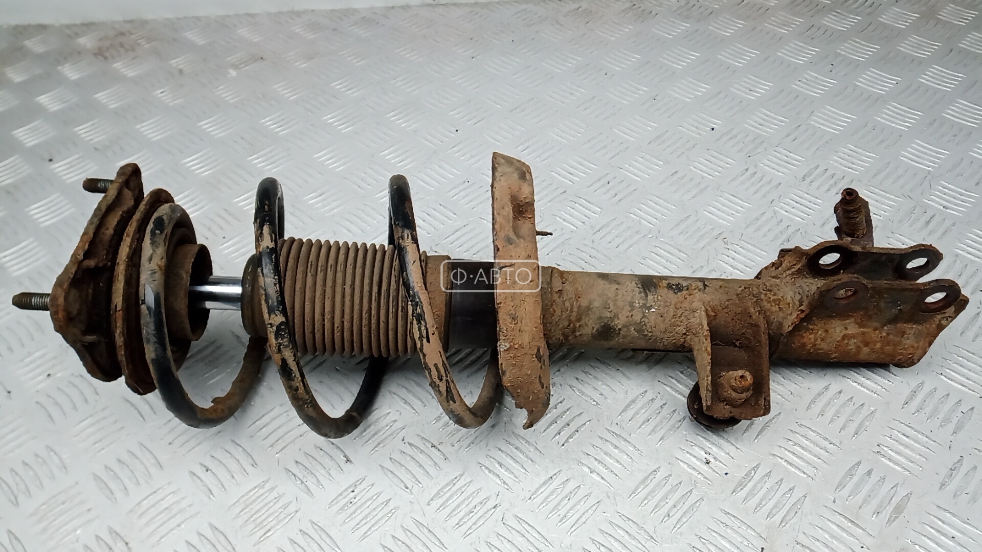 Стойка передняя правая