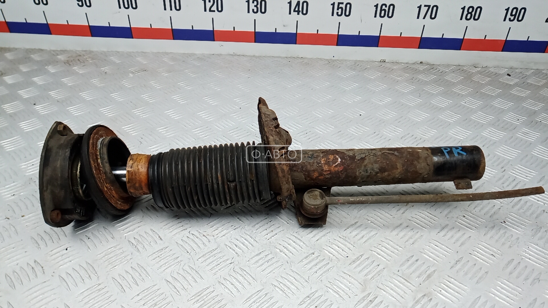 Амортизатор передний правый