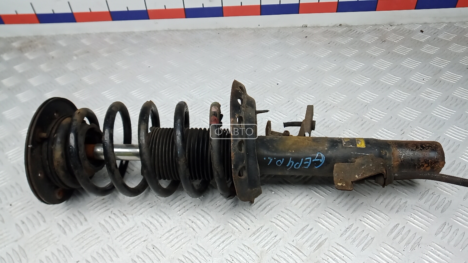 Стойка передняя левая