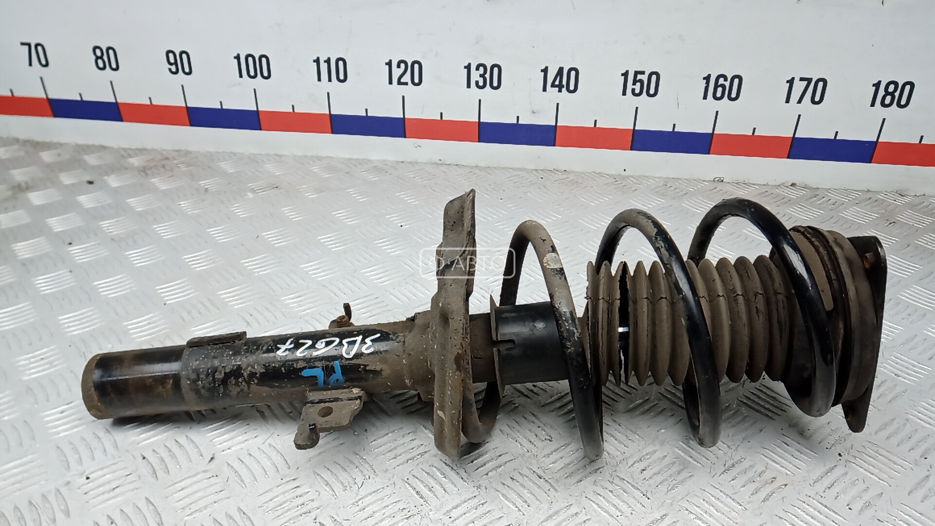 Стойка передняя левая