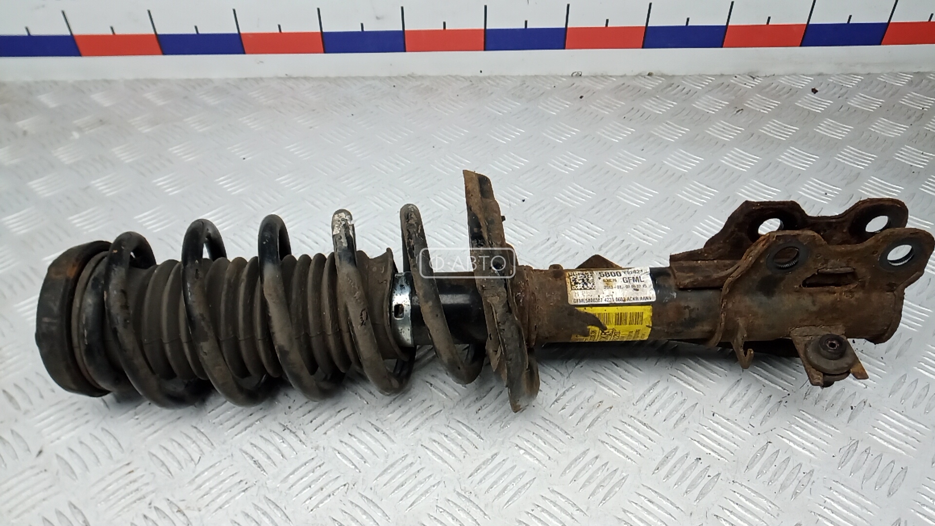 Стойка передняя левая