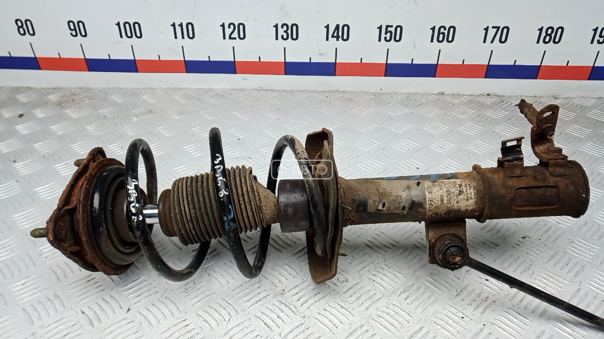 Стойка передняя левая