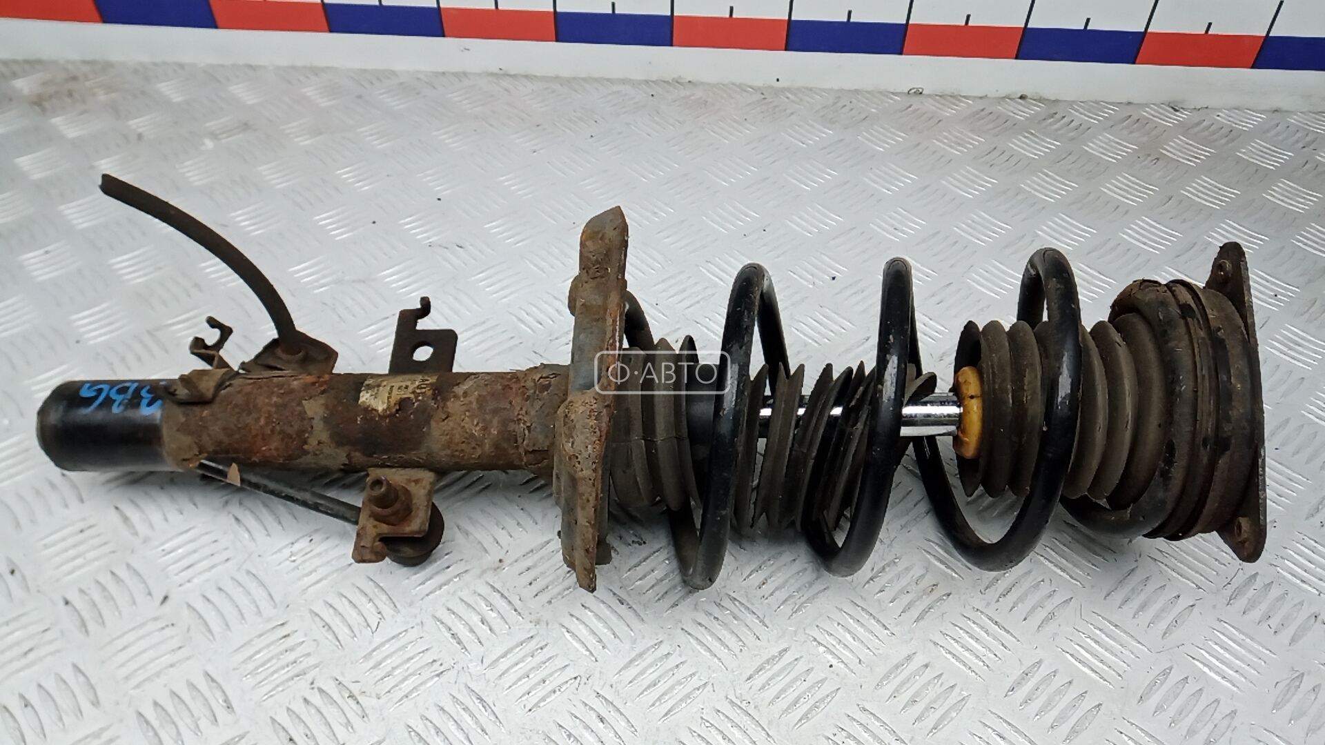 Стойка передняя левая