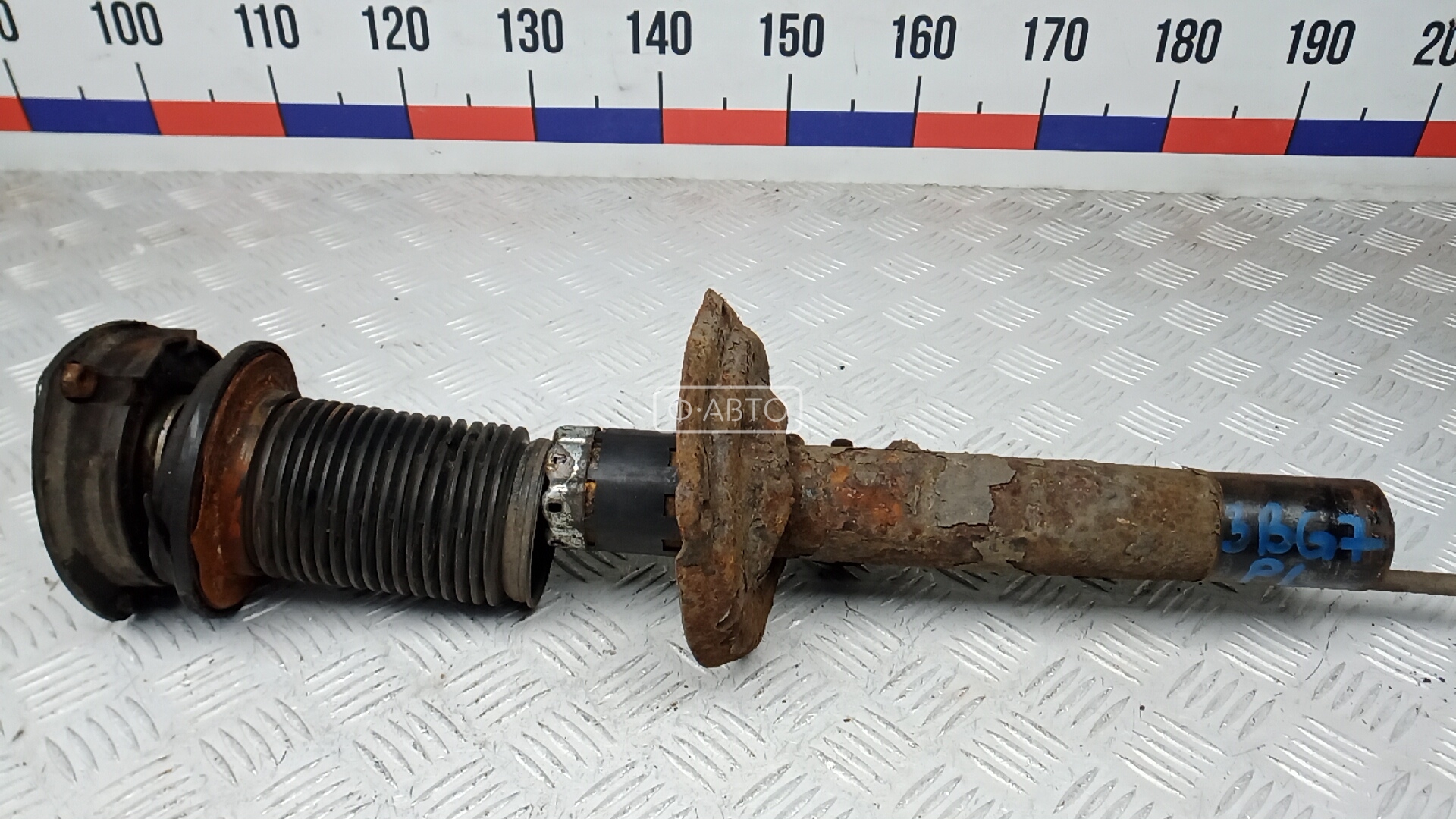 Амортизатор передний левый