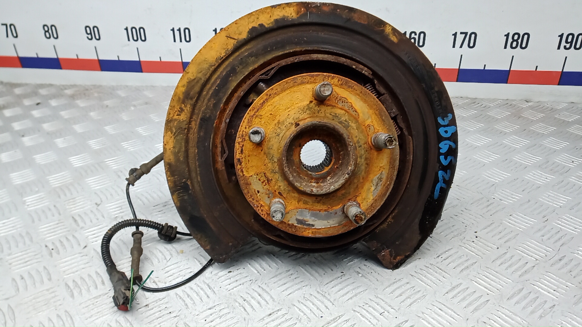 Ступица задняя левая JEEP GRAND CHEROKEE WK2