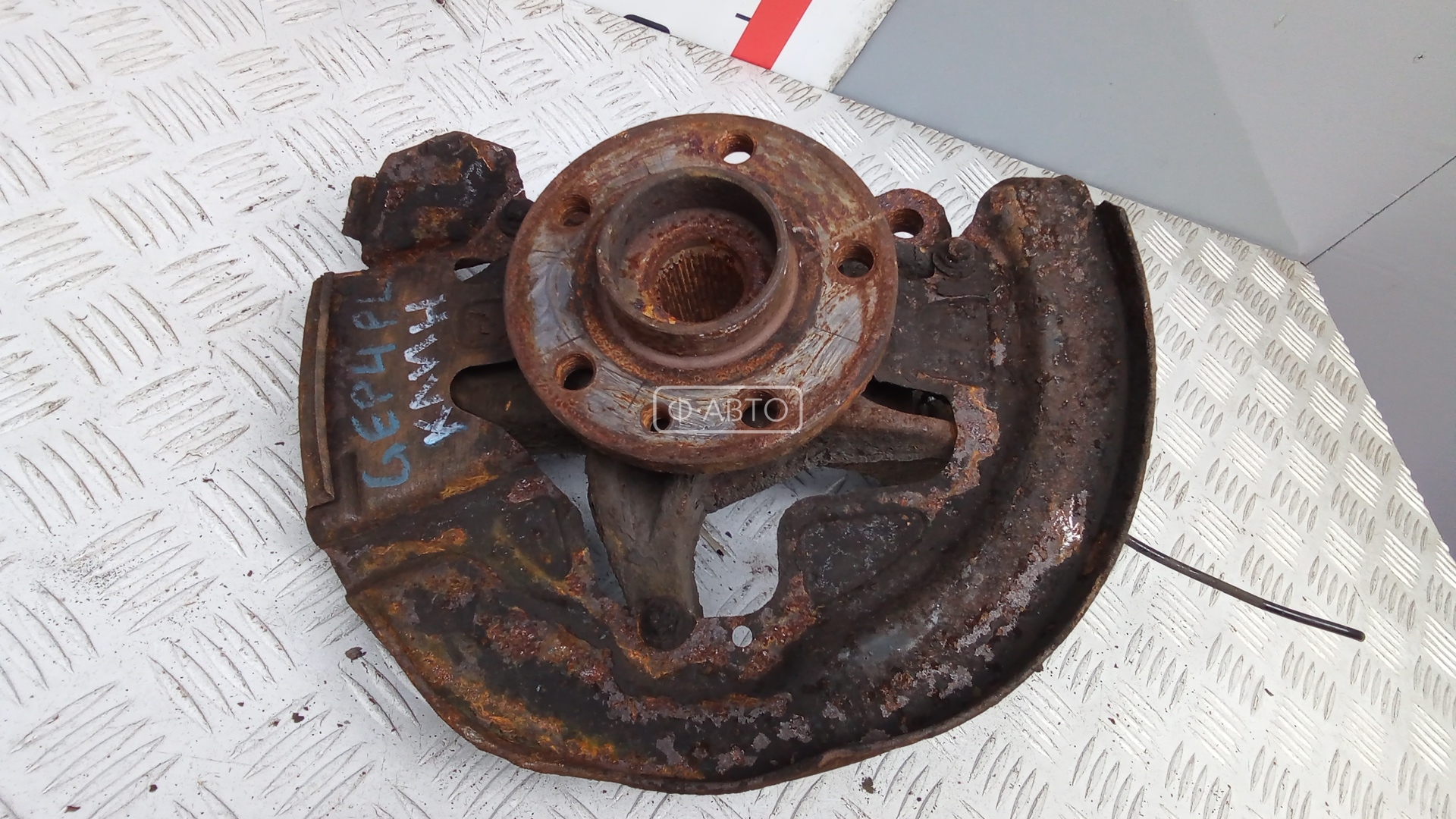 Ступица передняя левая