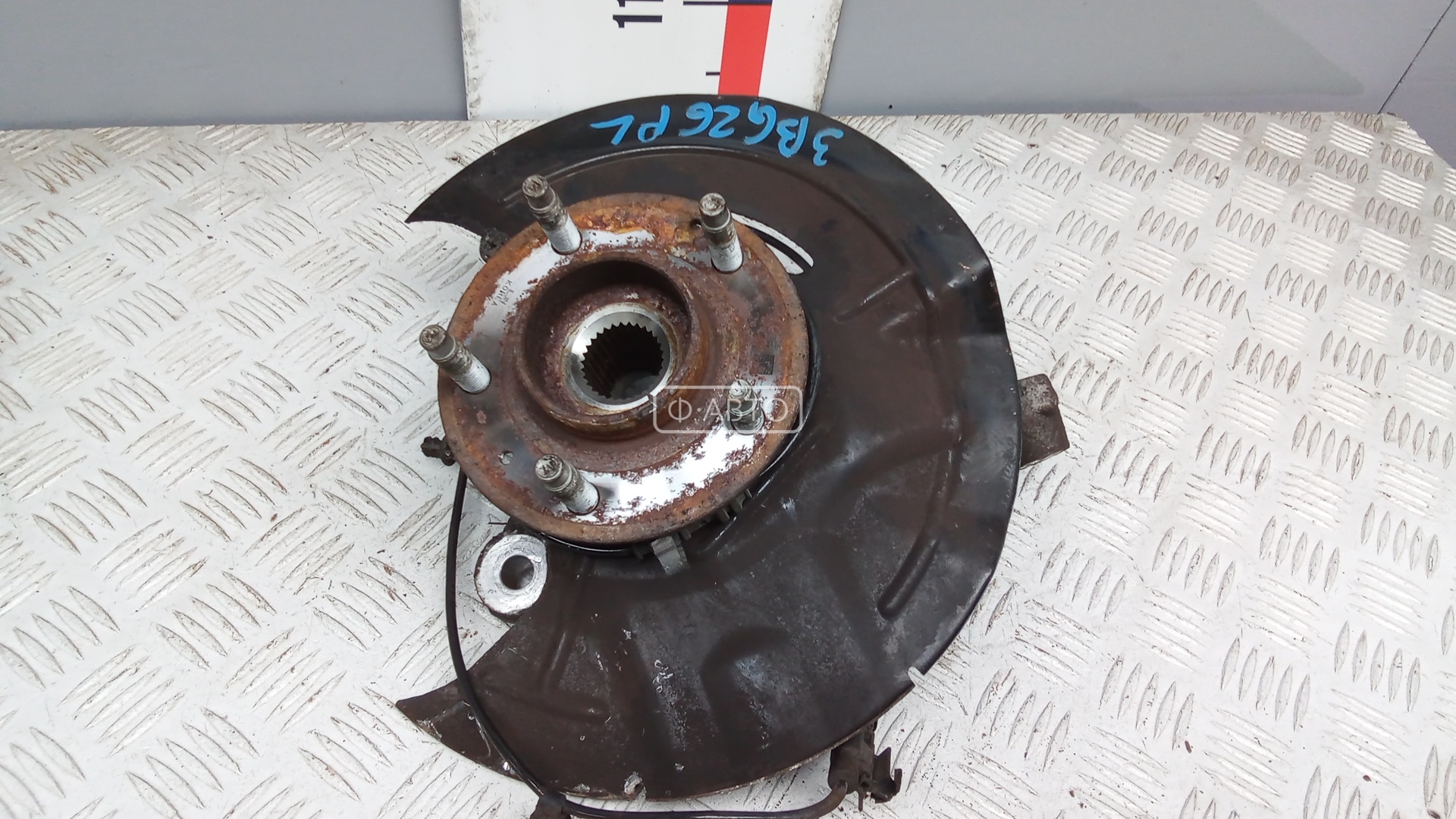 Ступица передняя левая