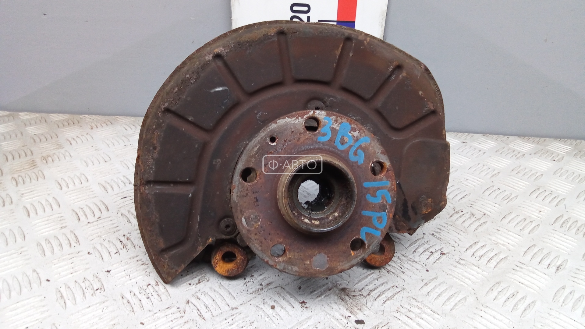 Ступица передняя левая