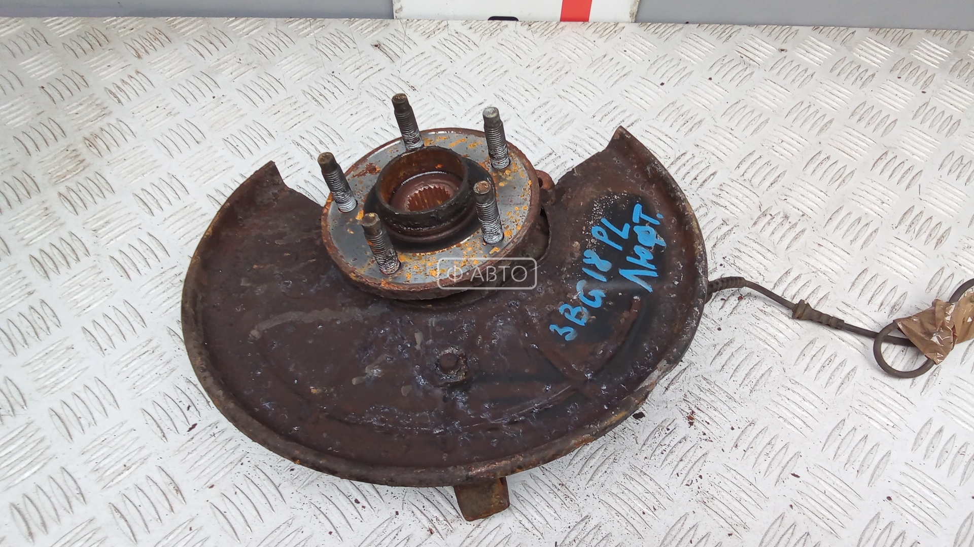 Ступица передняя левая