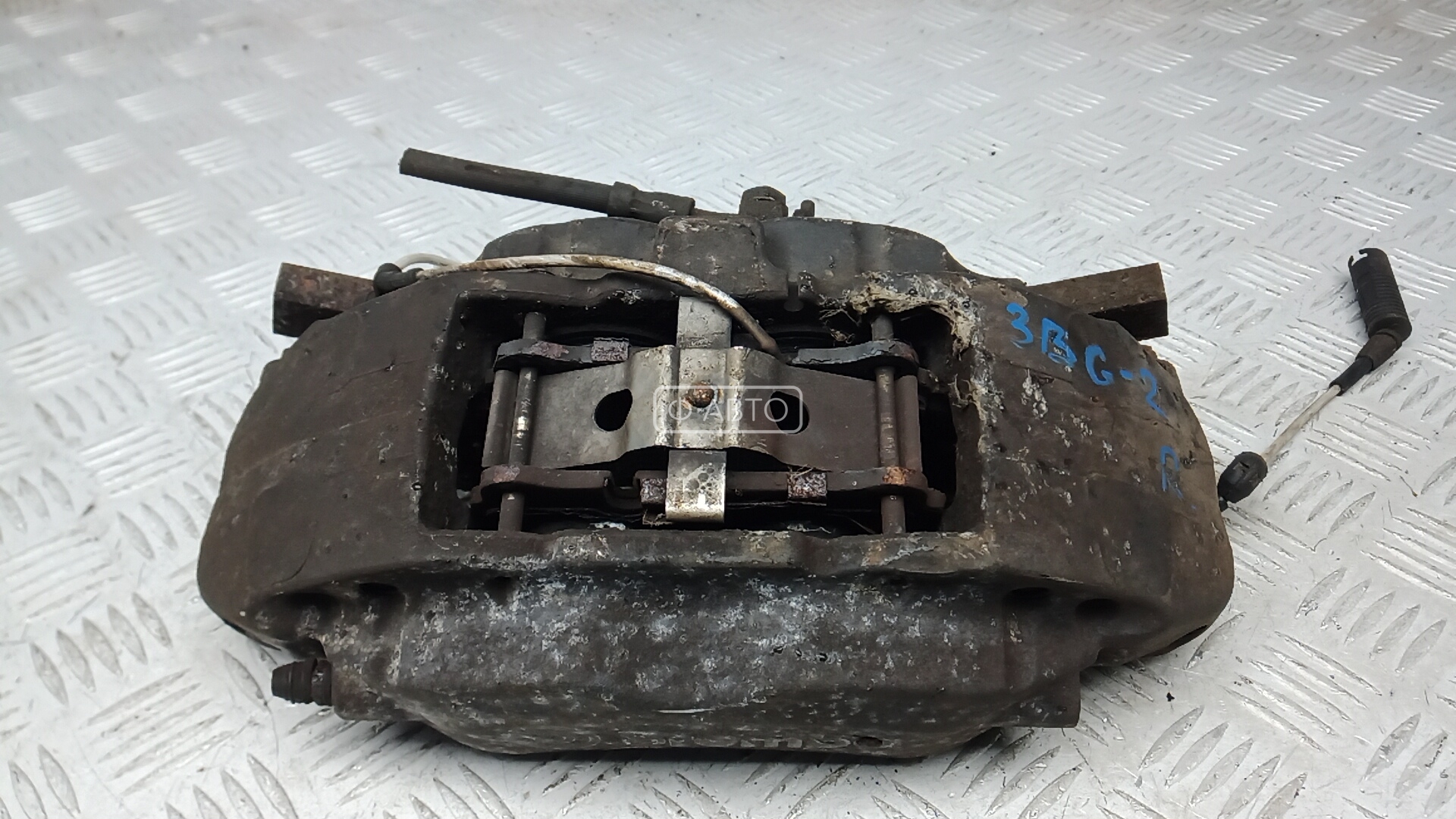 Суппорт тормозной передний правый