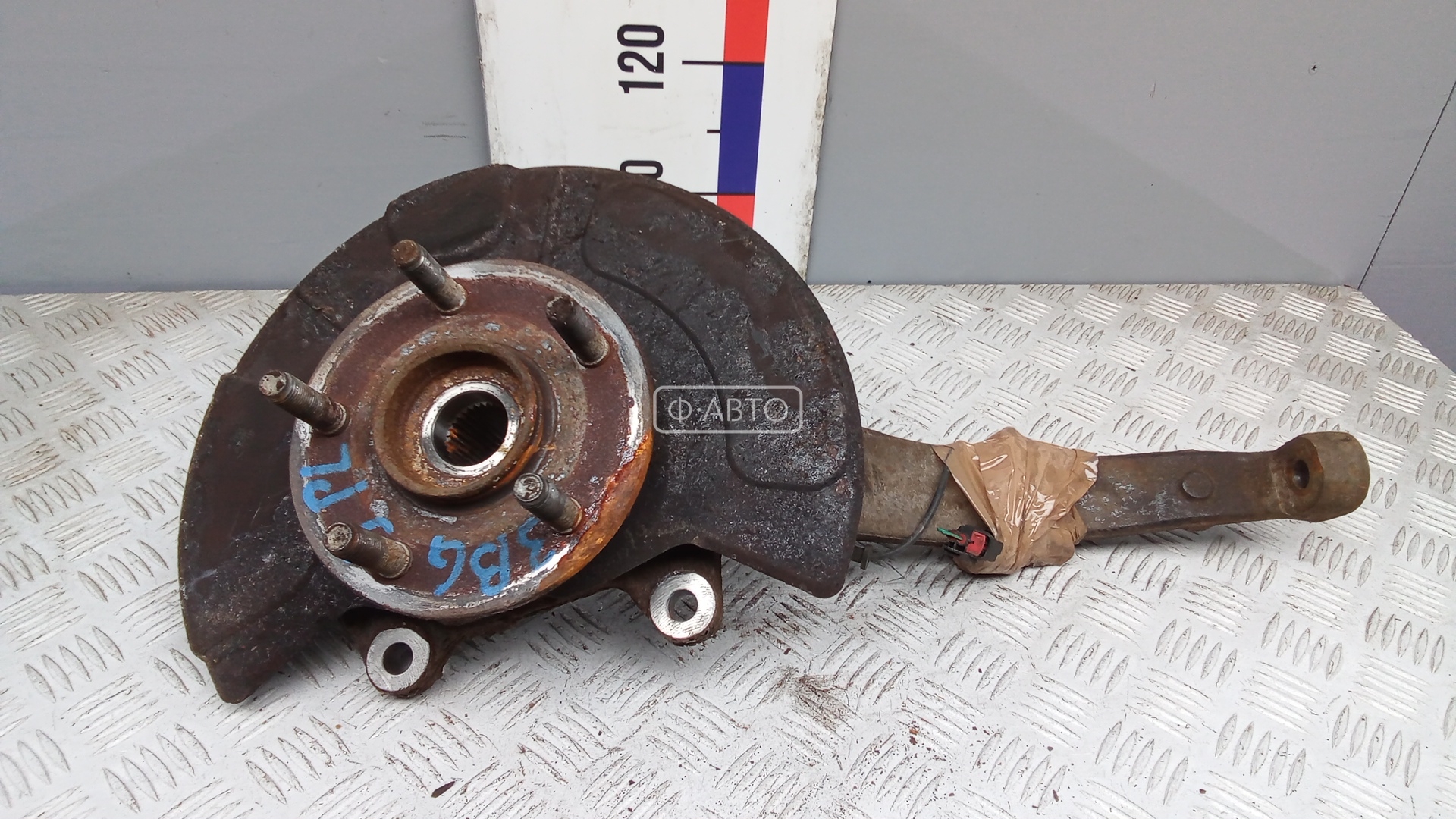 Ступица передняя левая