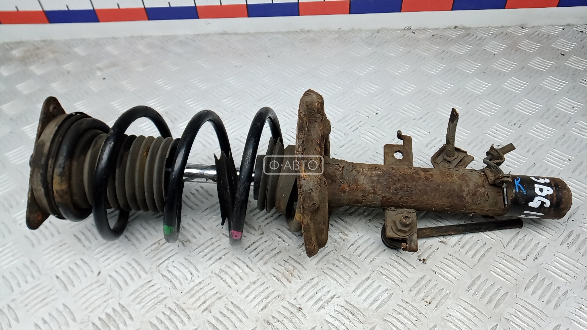 Стойка передняя правая