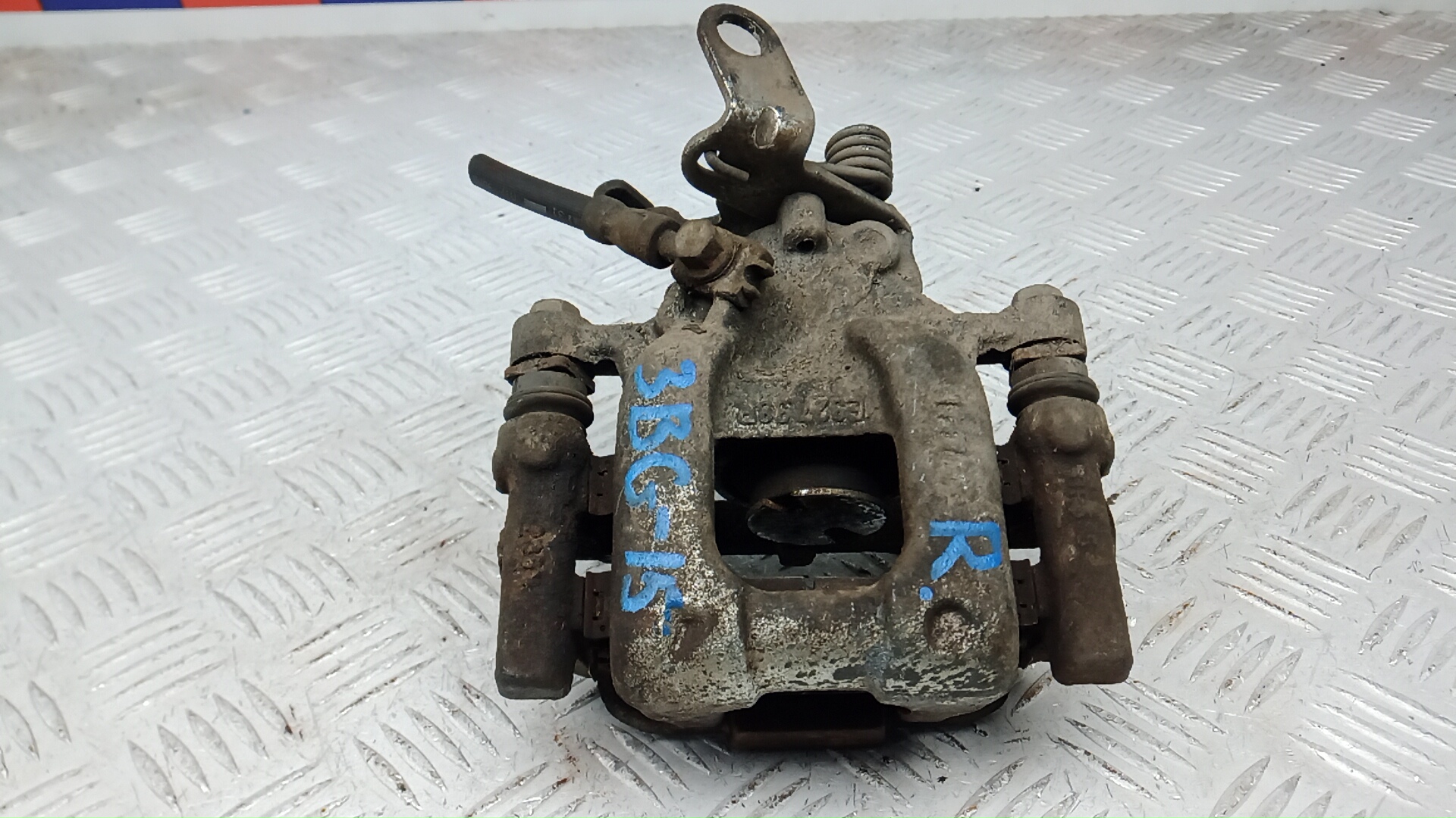 Суппорт тормозной задний правый SKODA YETI 1