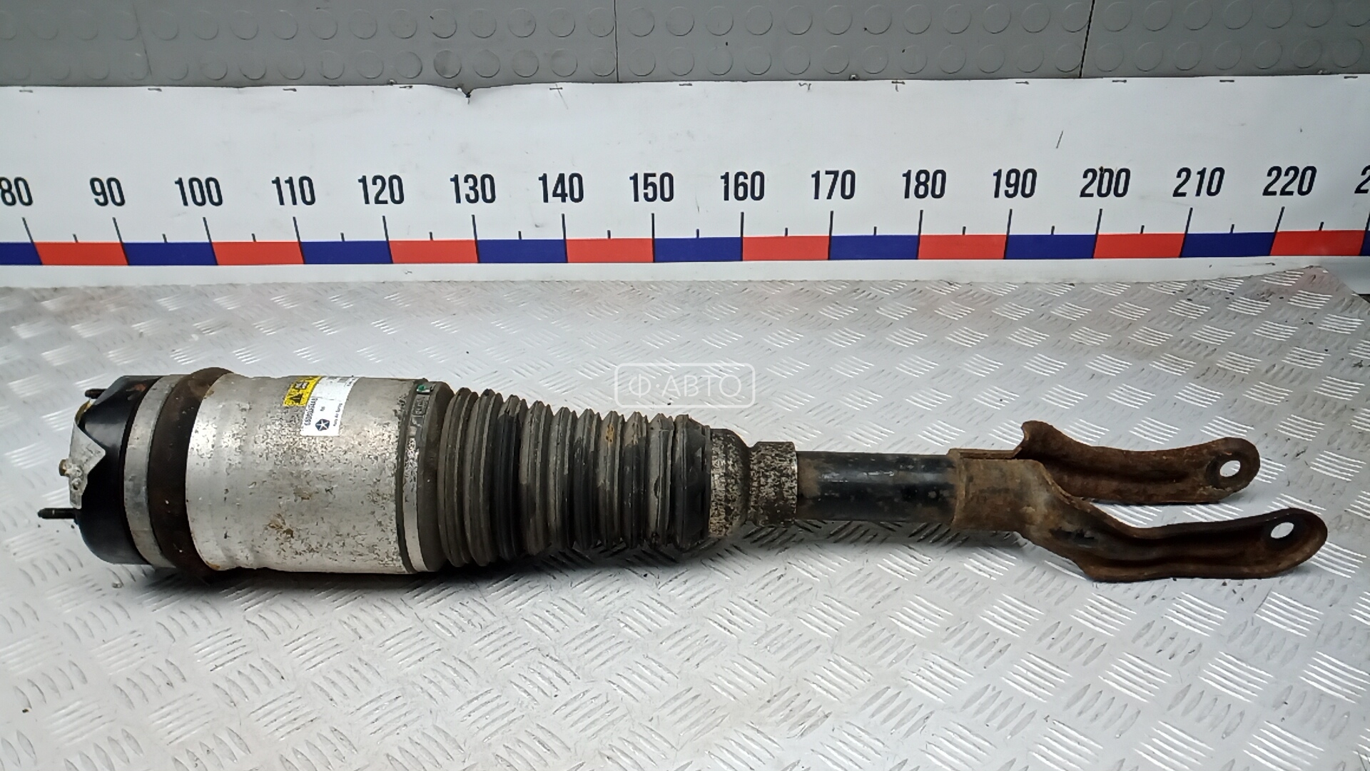 Стойка передняя правая