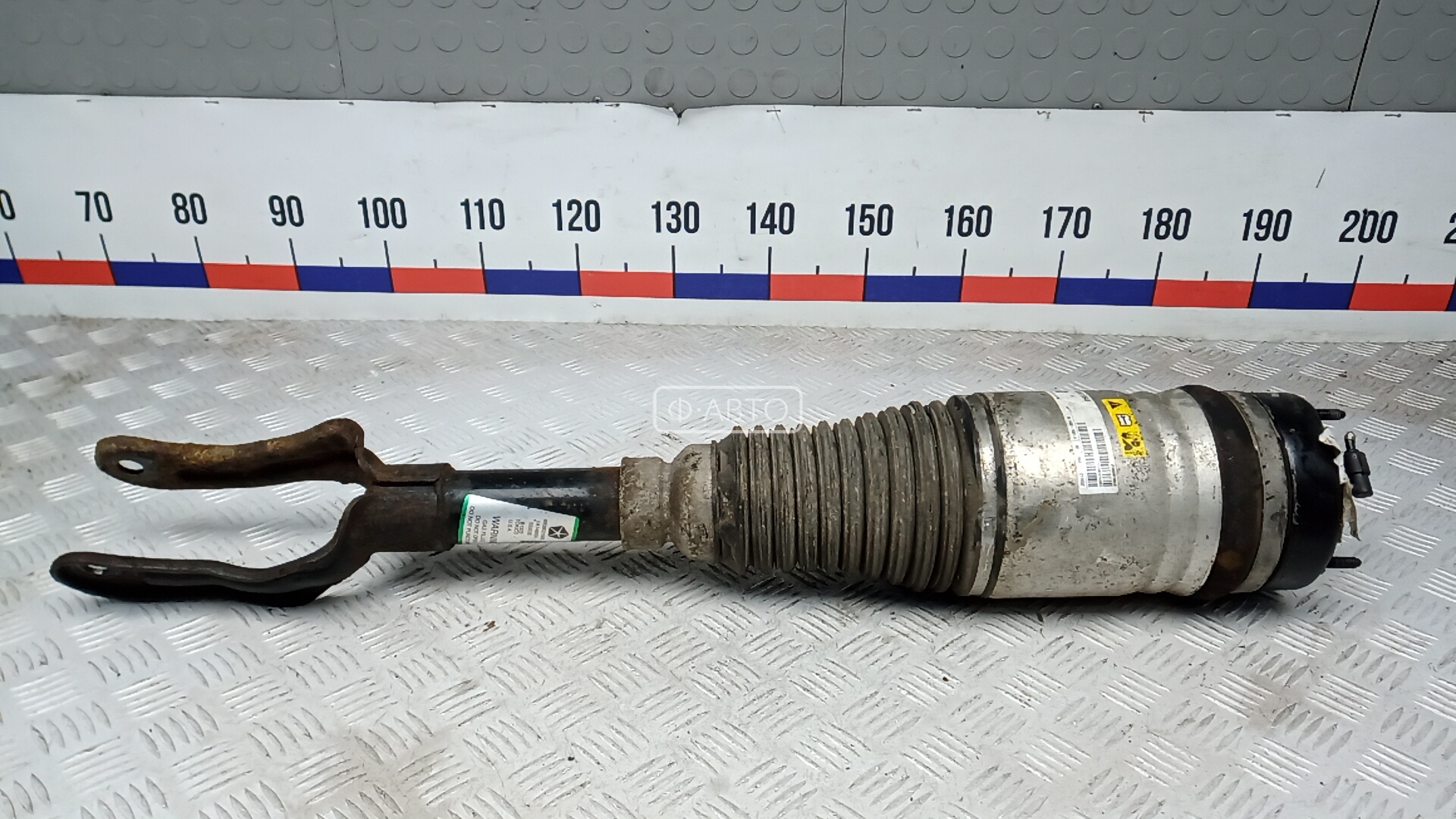 Стойка передняя левая