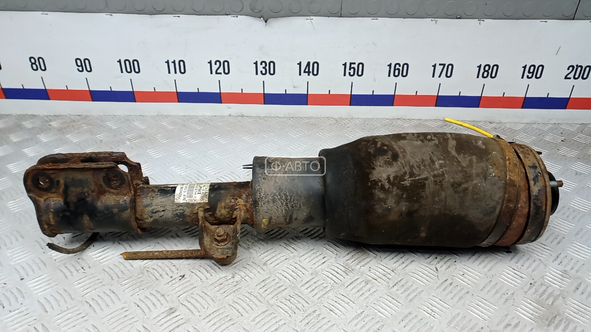 Стойка передняя правая