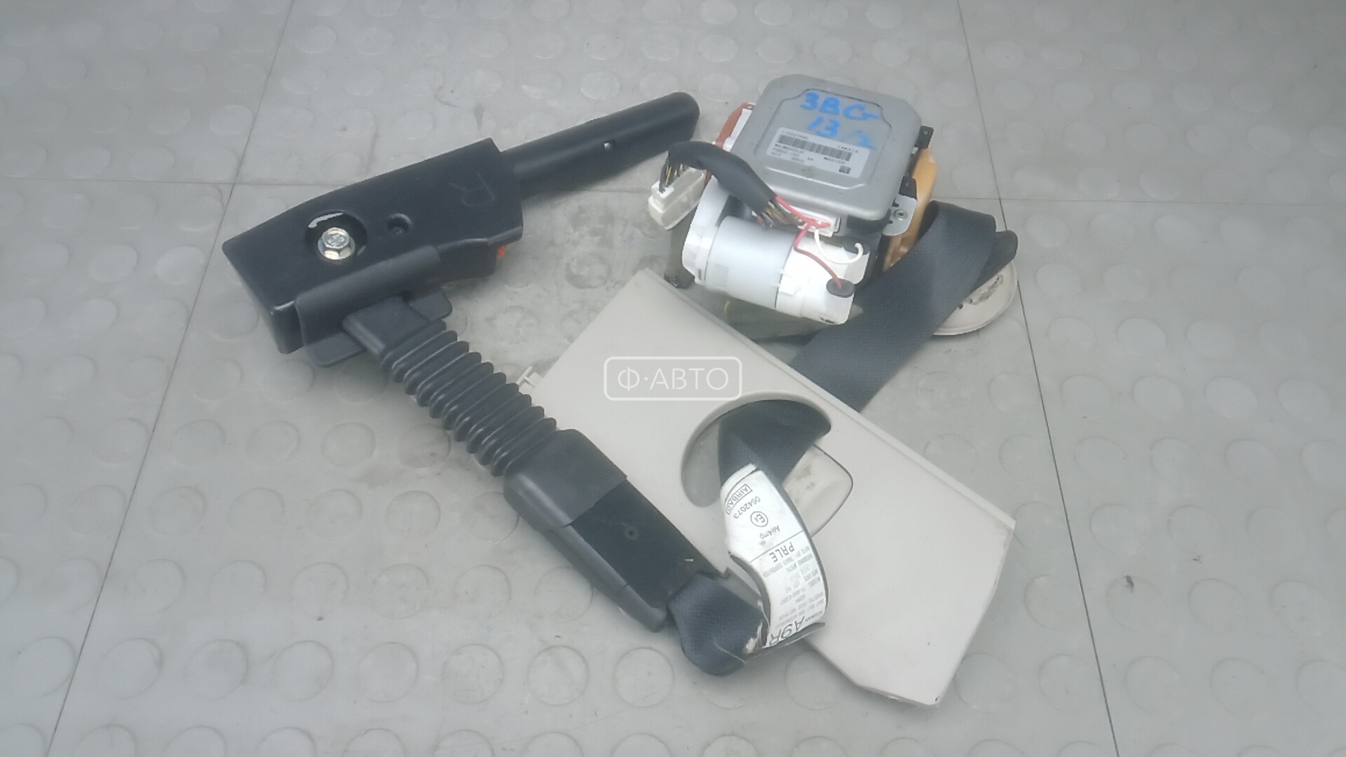 Ремень безопасности с пиропатроном сиденья переднего